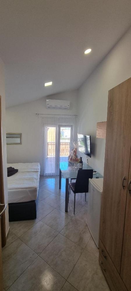 Deluxe Room with Balcony and Sea View