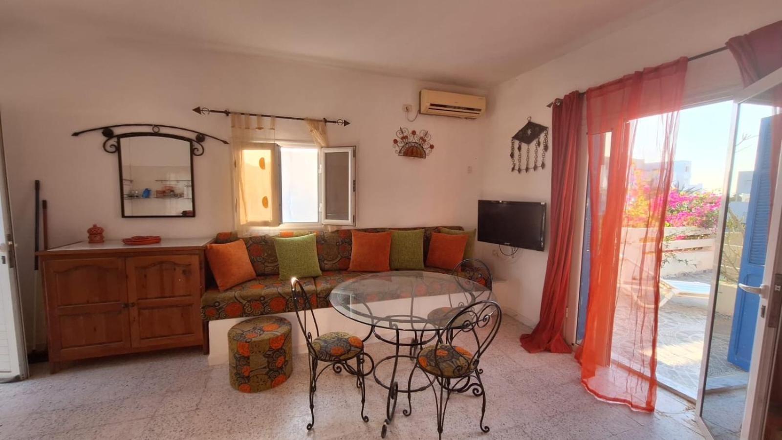 One-Bedroom House photo 1