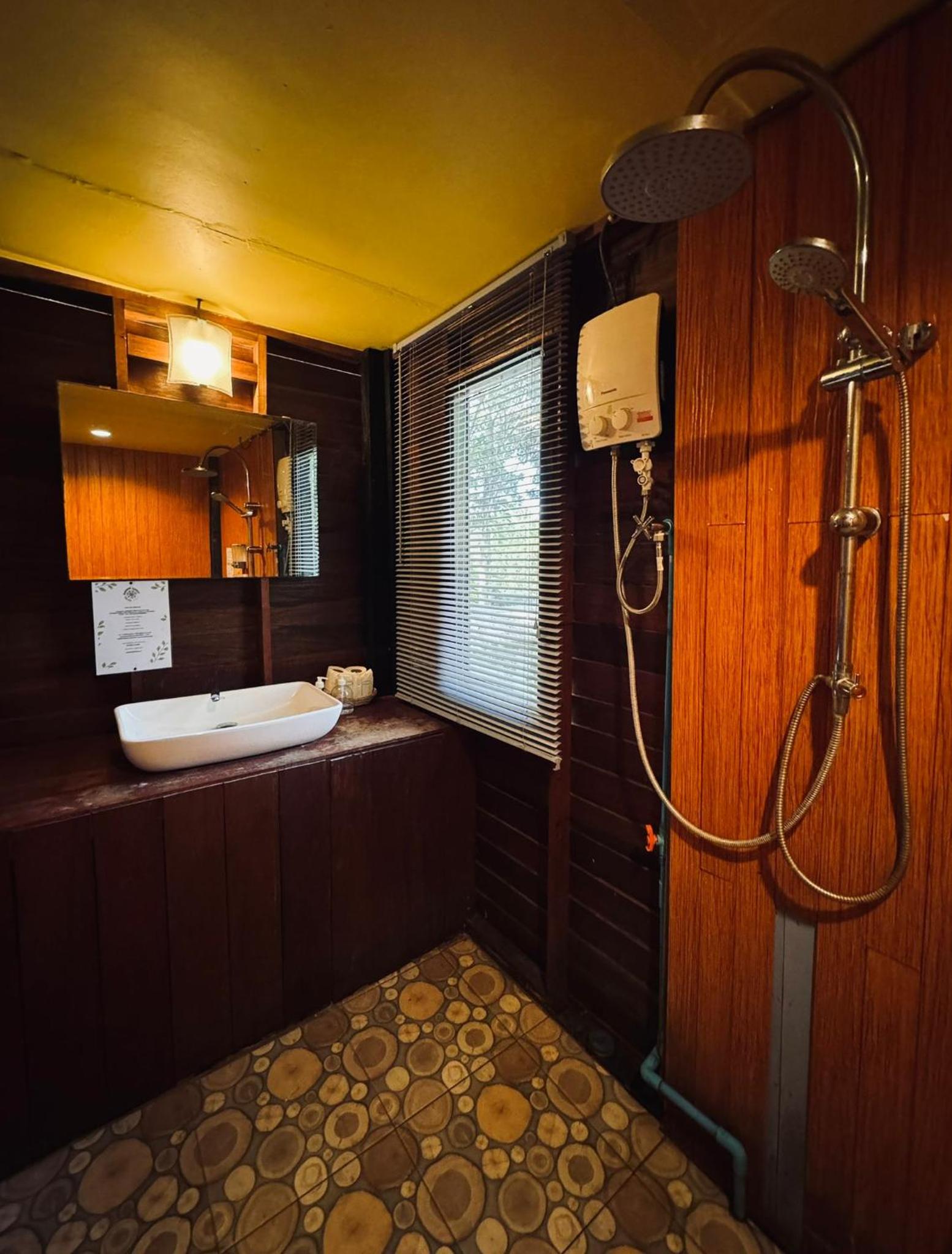 Bungalow with A/C - Photo 2