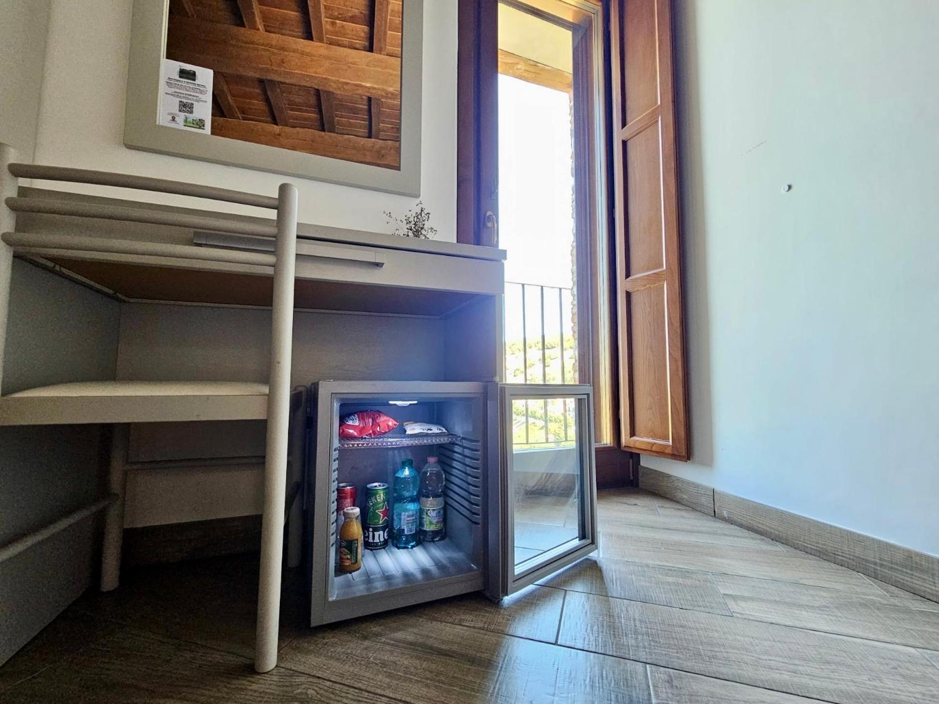 Triple Room with Private Bathroom - Photo 9