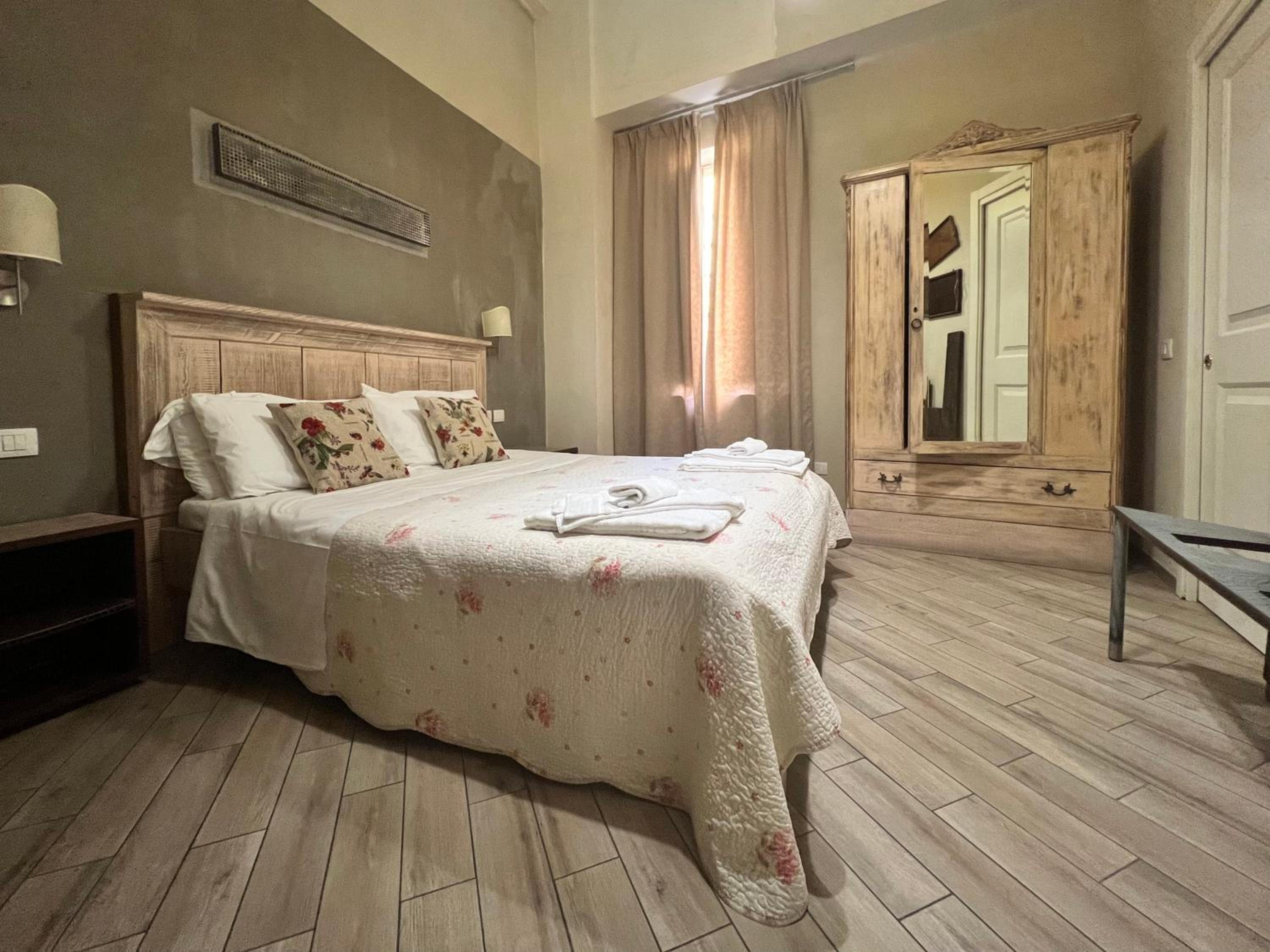 Double Room with Private Bathroom photo 1