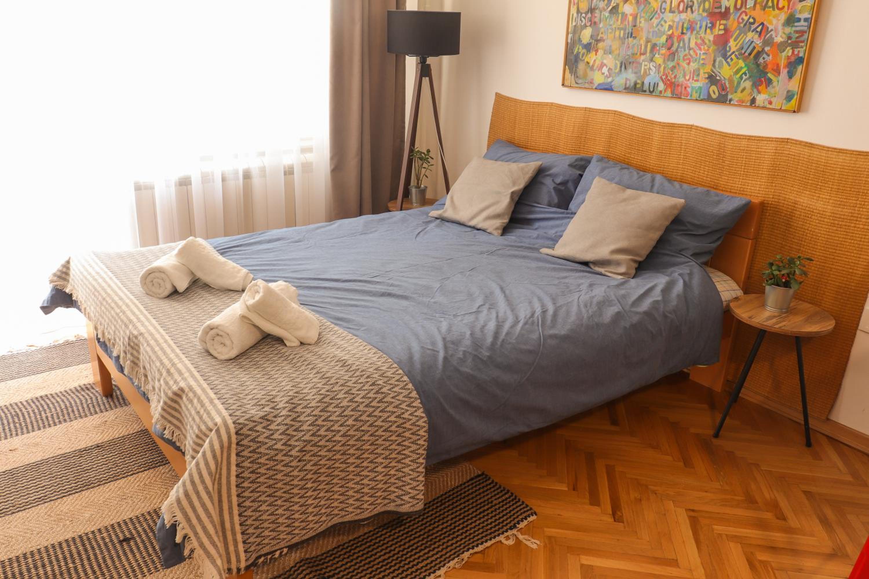 One-Bedroom Apartment photo 2