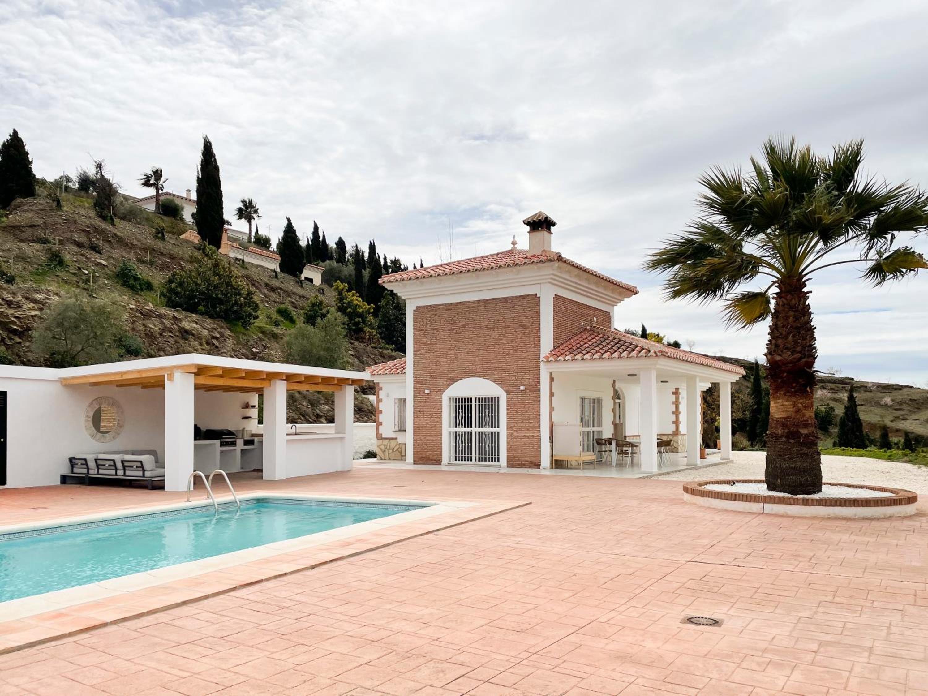 Three-Bedroom Villa photo 2