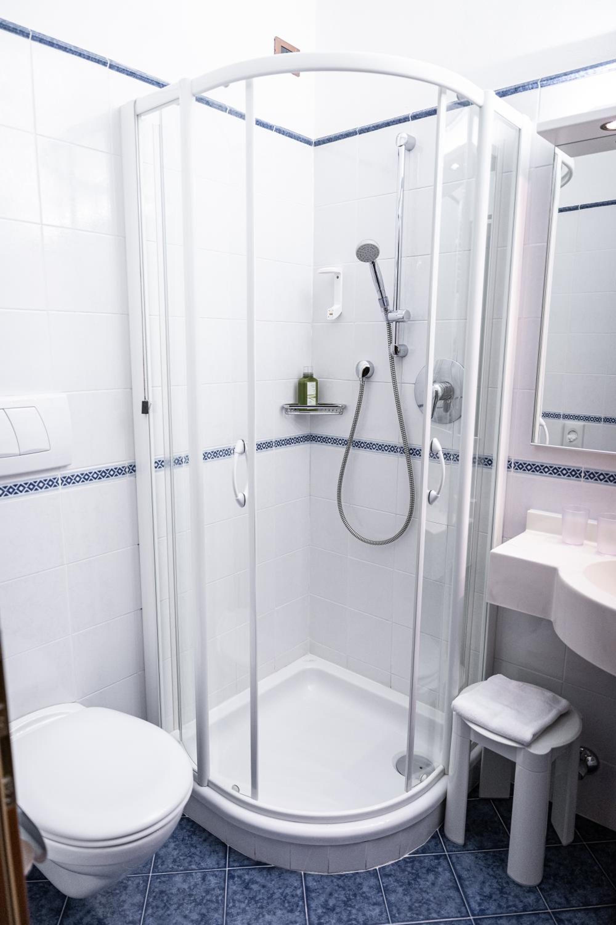 Deluxe Double Room with Balcony - Photo 9