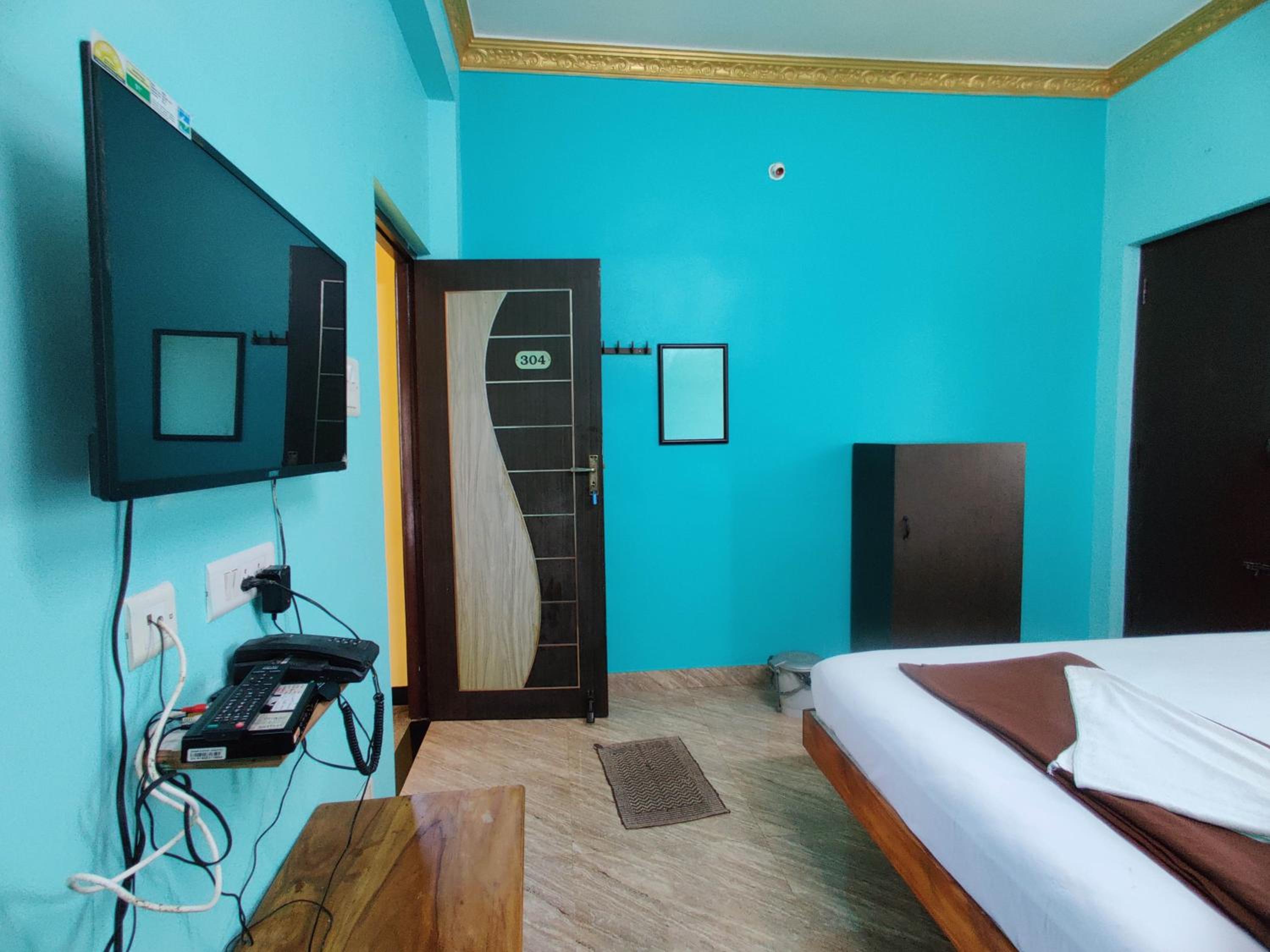 Double Room with Balcony (2 Adults + 1 Child)