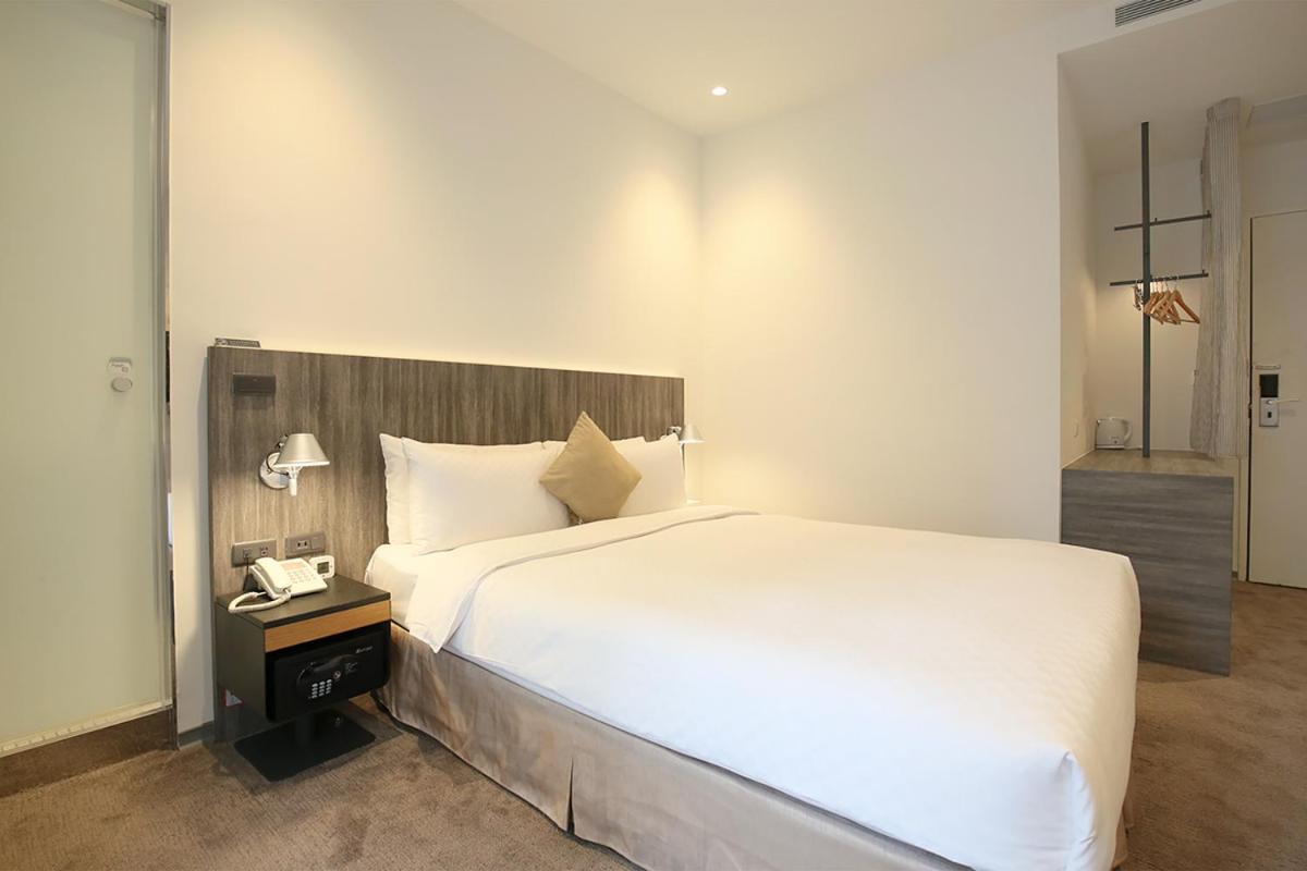 Elite Balcony Room photo 3