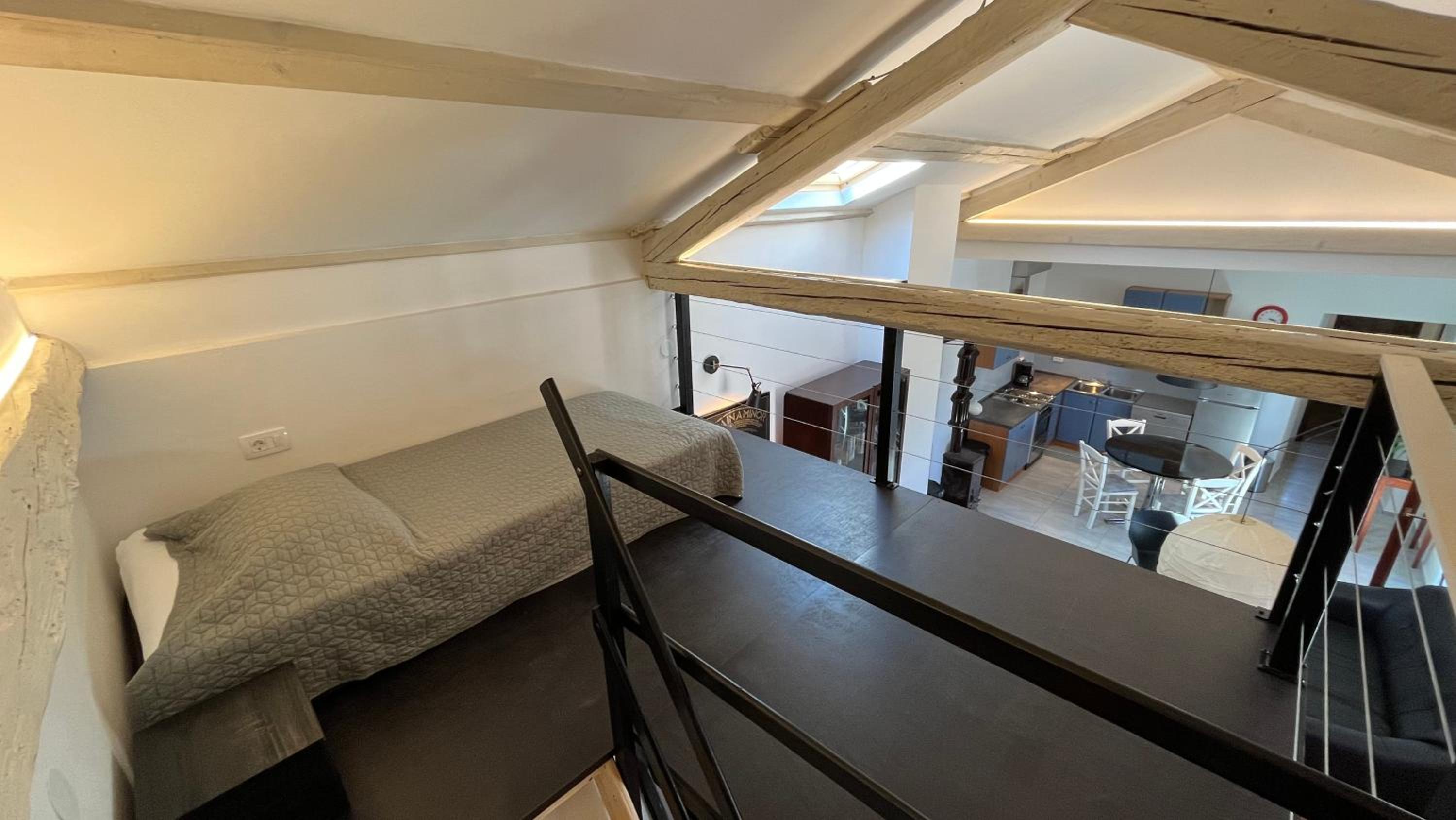 Apartment with Balcony - Photo 17