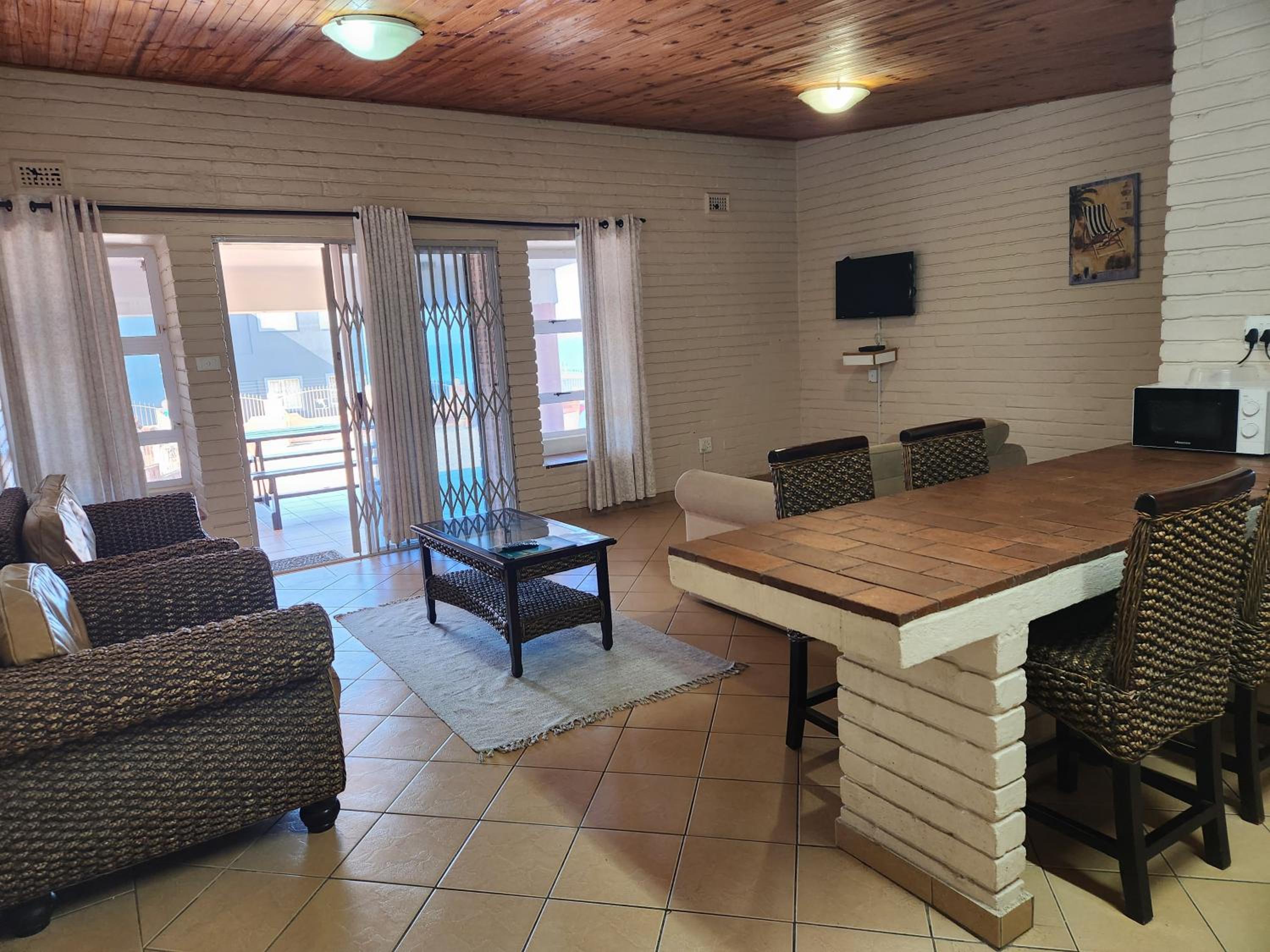 Family Room - Photo 10