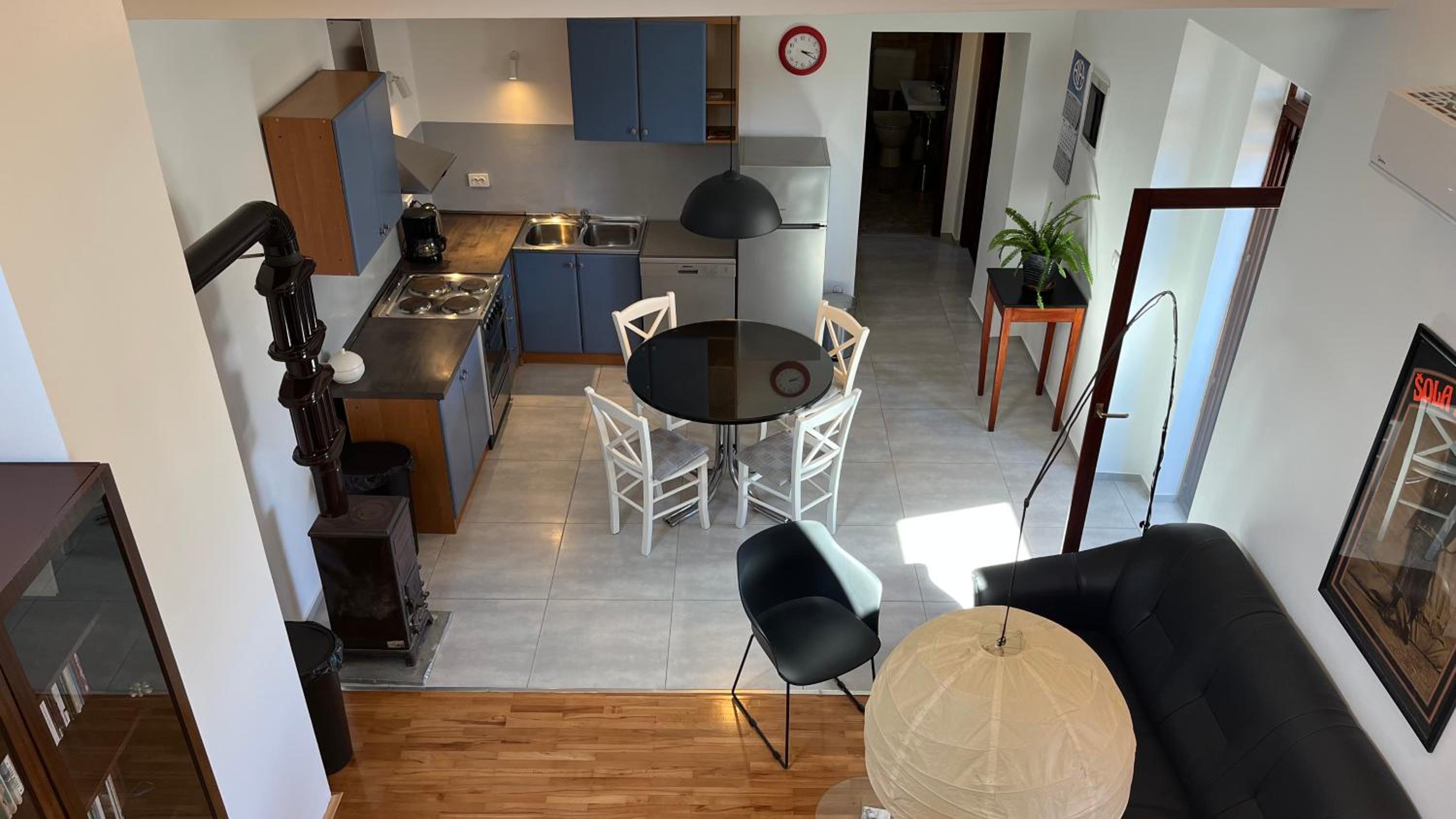 Apartment with Balcony - Photo 15