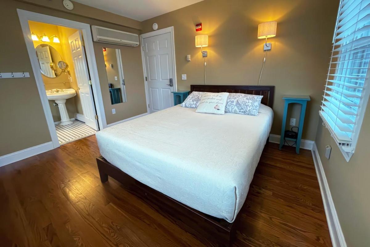Queen Room with Spa Bath