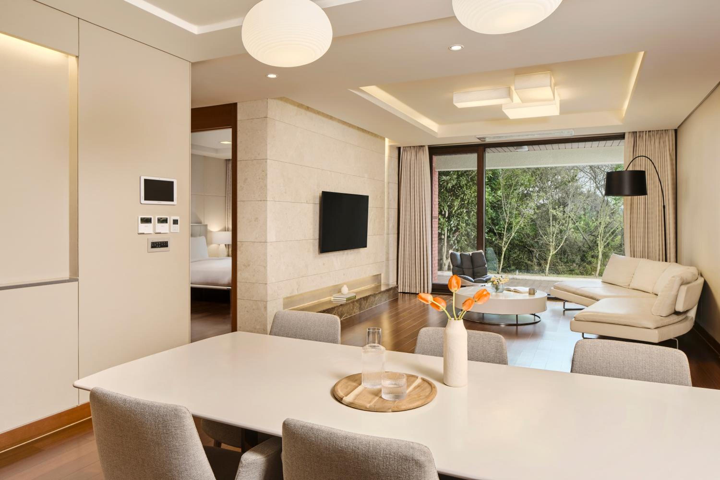 Family Suite + Breakfast for 4