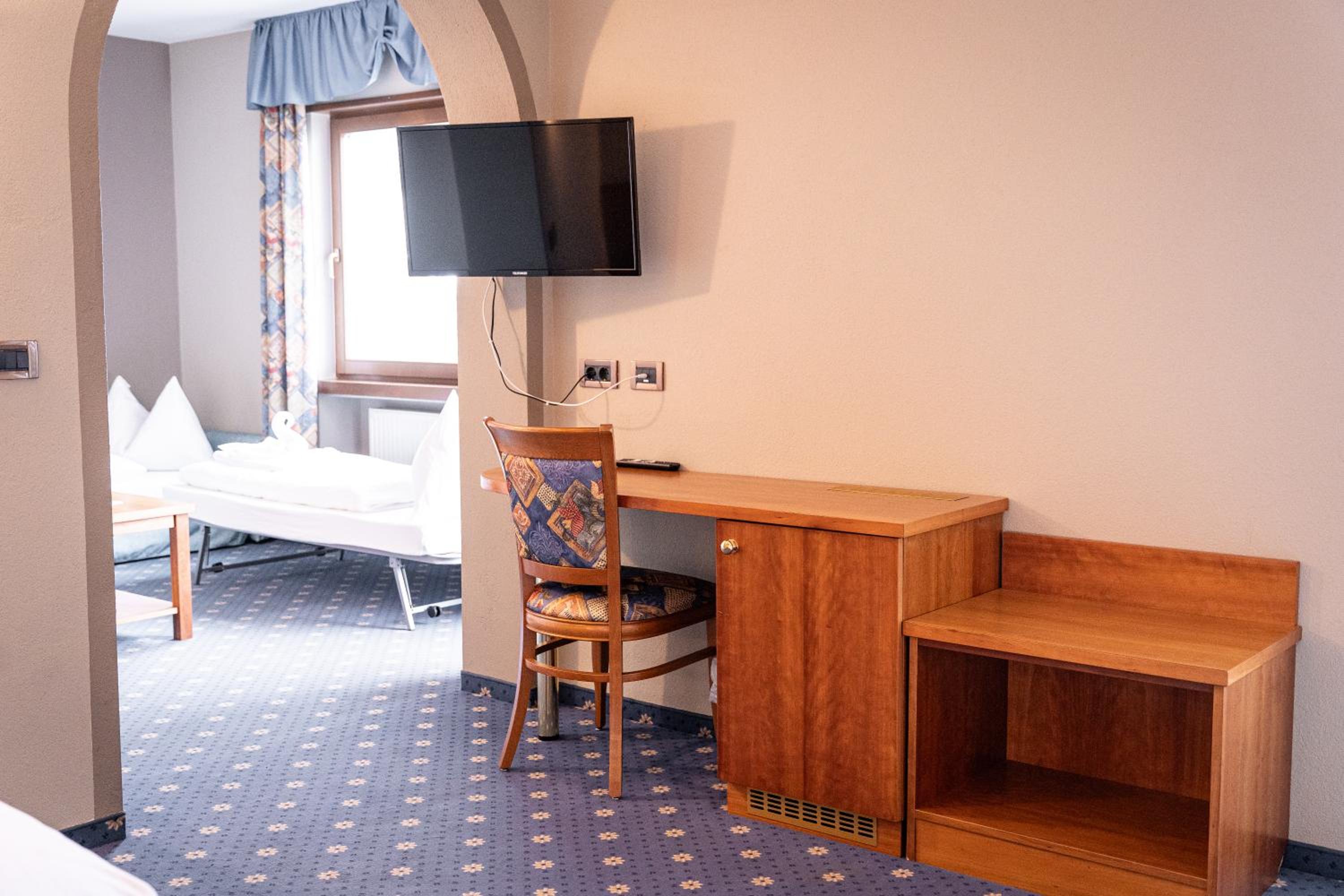 Deluxe Double Room with Extra Bed - Photo 15