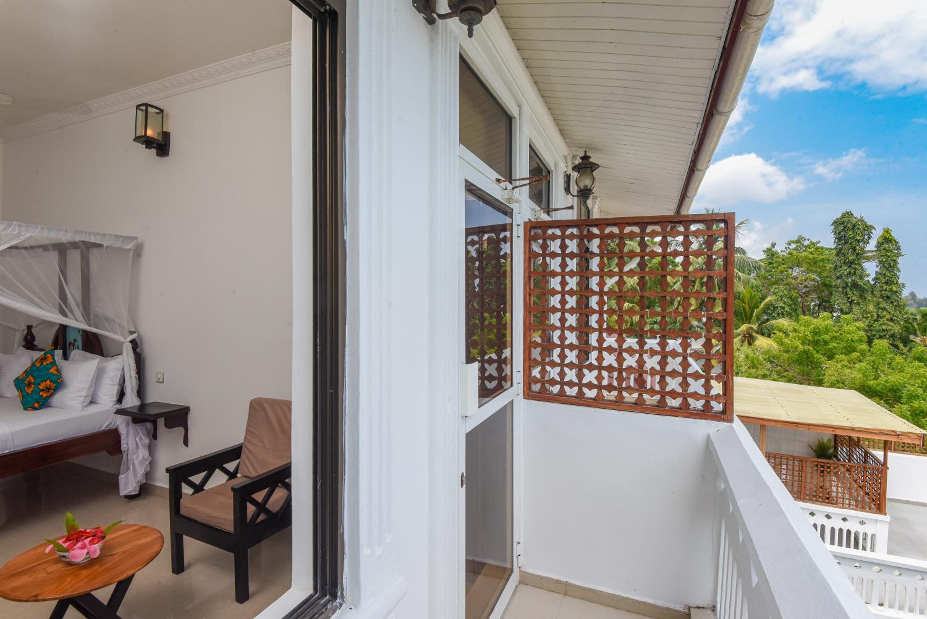 Deluxe Double Room with Balcony and Sea View