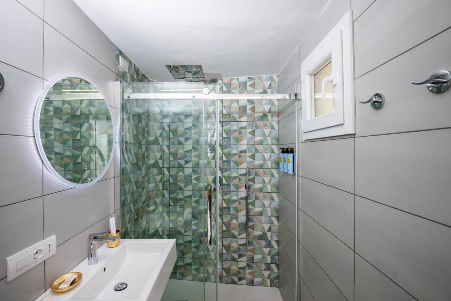 Romantic Suite with Sea View photo 2