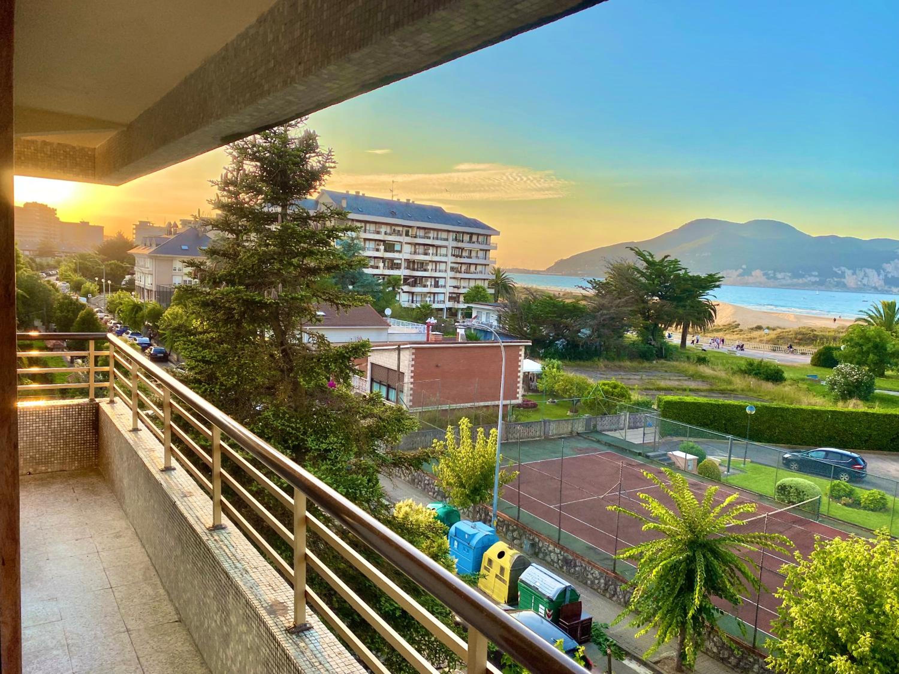 Three-Bedroom Apartment with Sea View photo 3