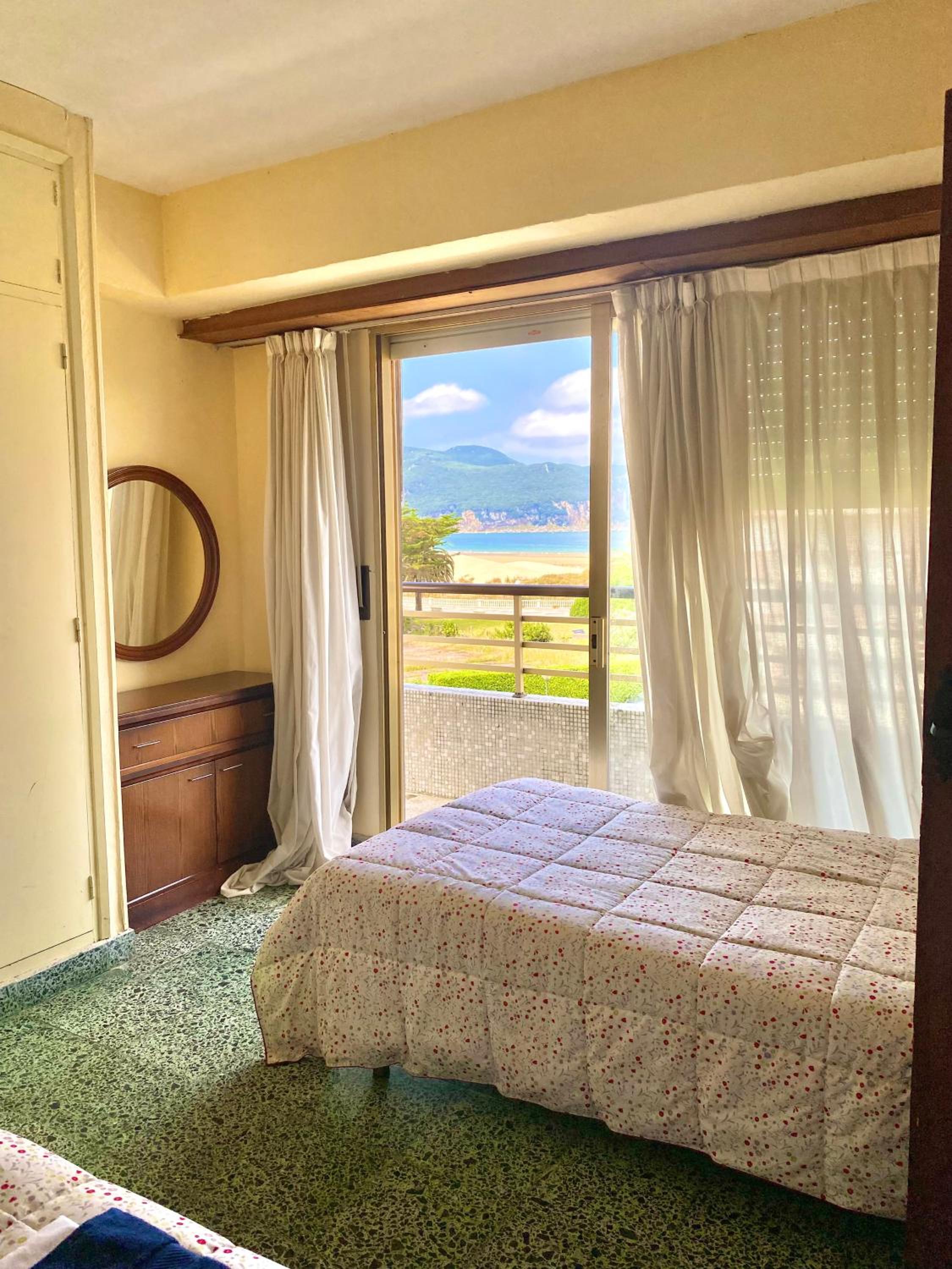 Three-Bedroom Apartment with Sea View photo 2