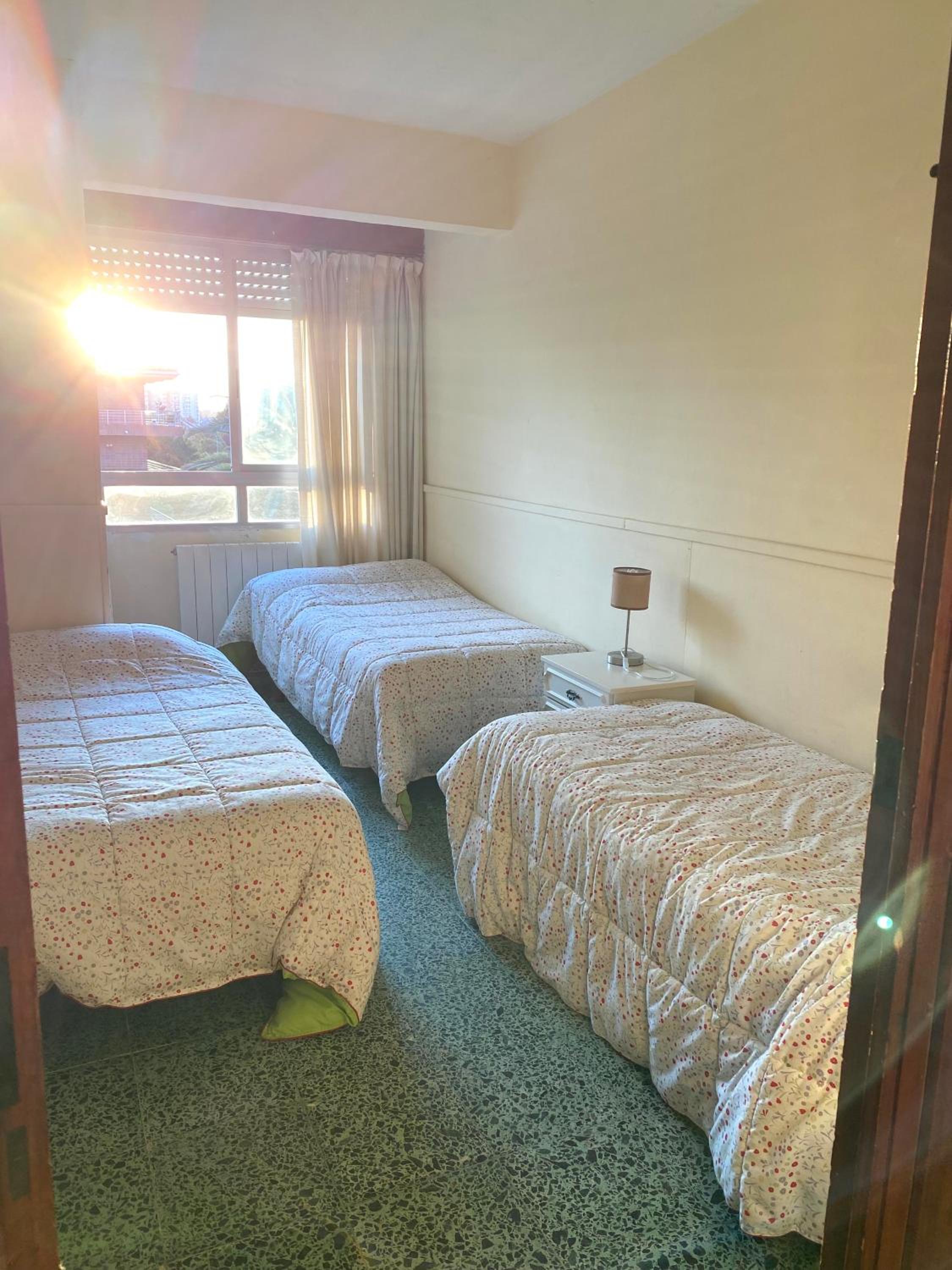 Apartamento de tres habitaciones con vista al mar