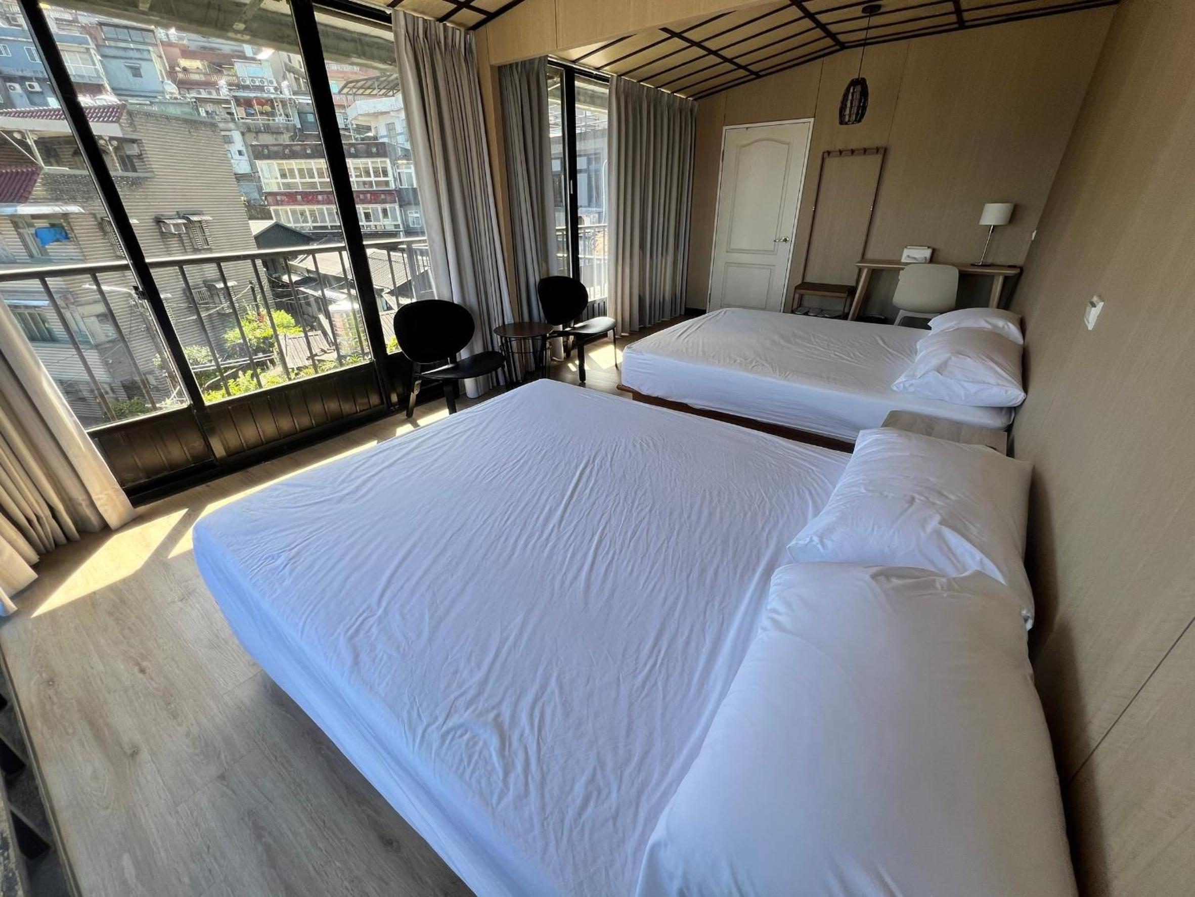 Quadruple Room with Mountain View photo 3