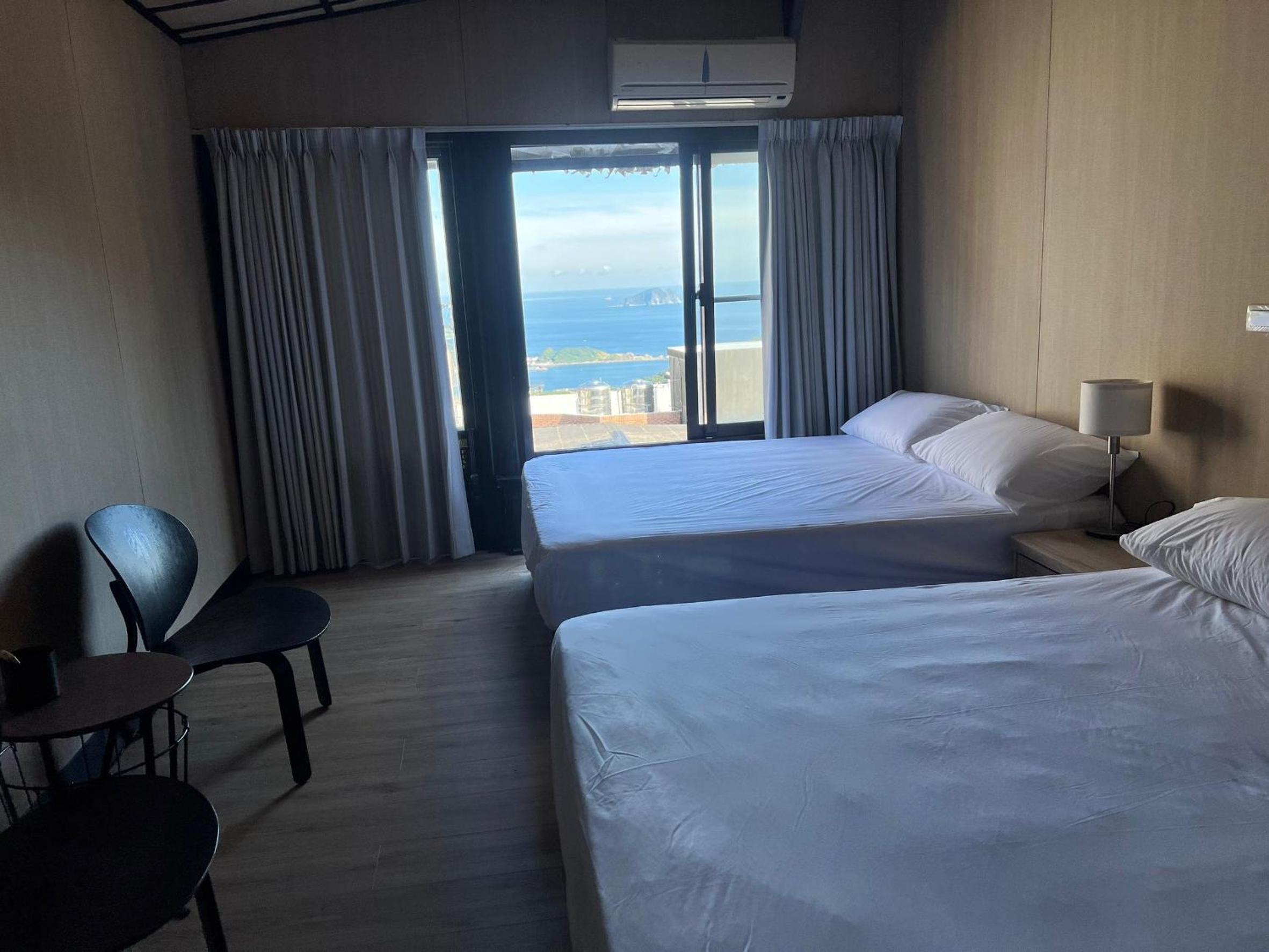 Quadruple Room with Mountain View photo 2