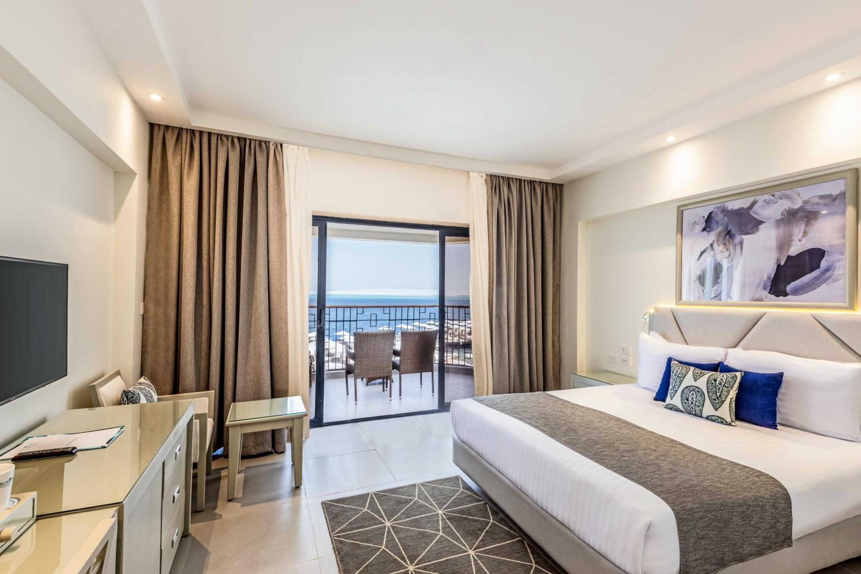 Premium Room - Photo 7