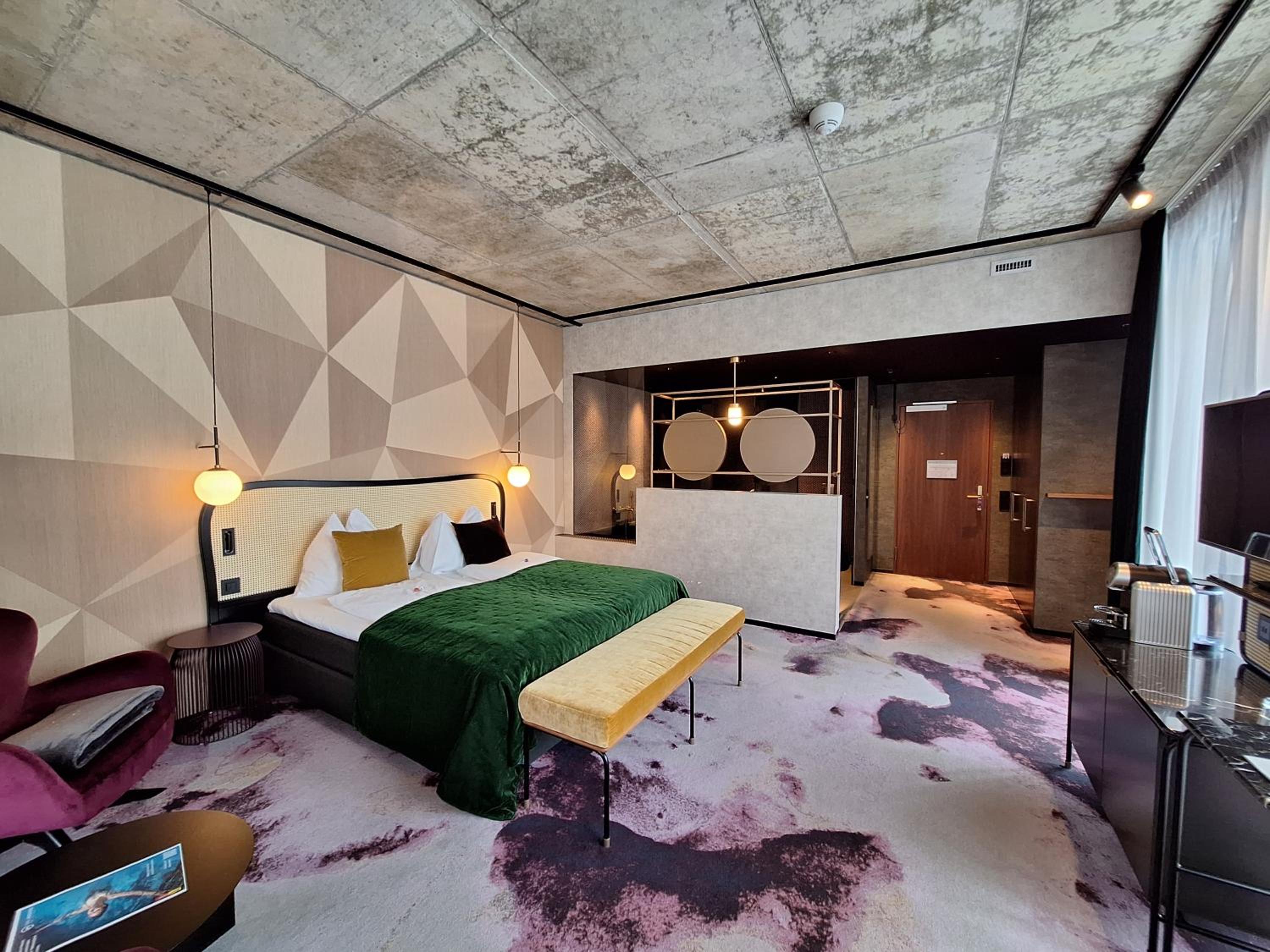 Deluxe King Room photo 1