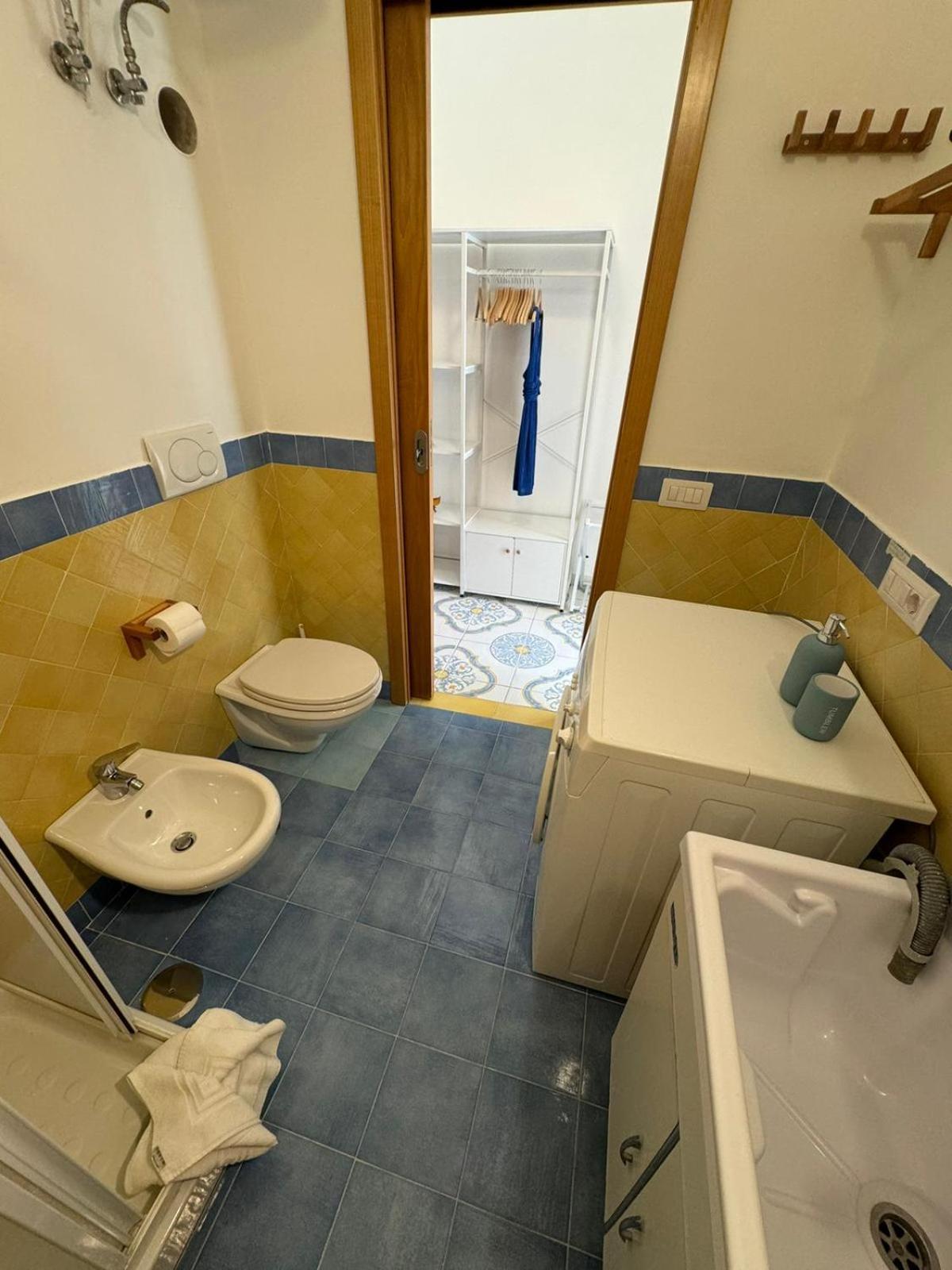 Family Room with Private Bathroom photo 3