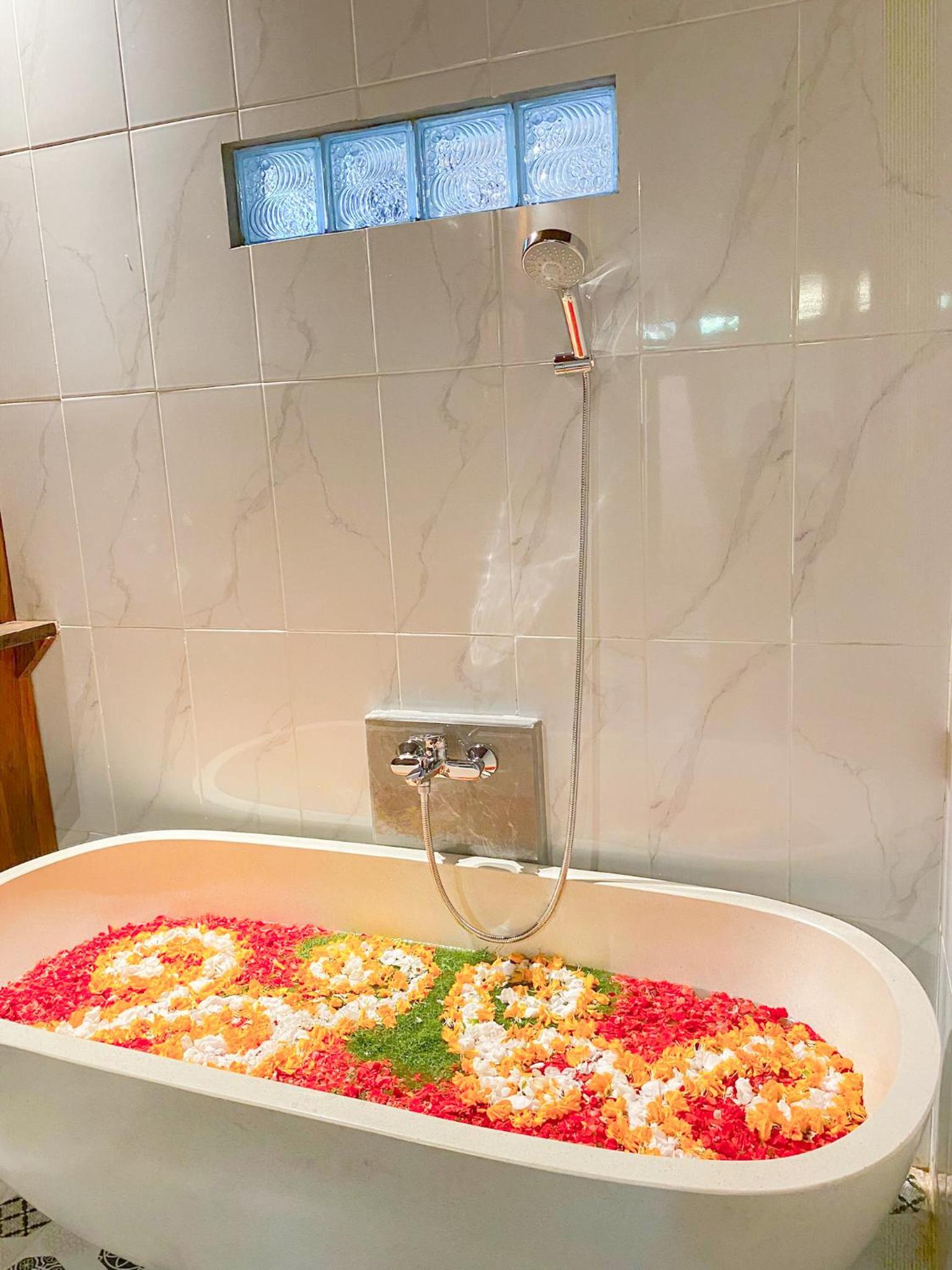 Villa with Private Pool - Photo 7