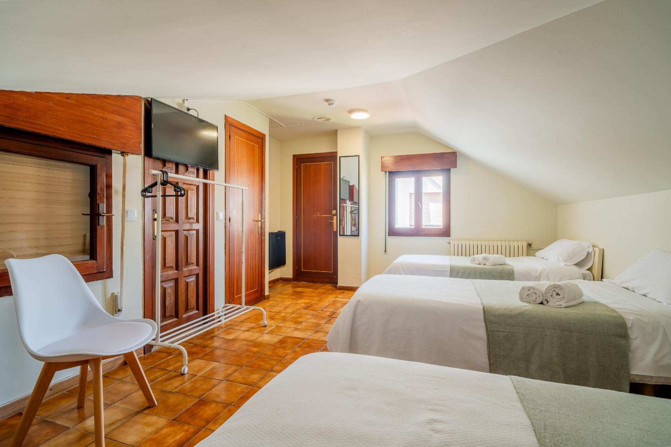 Habitación Triple con Baño Privado