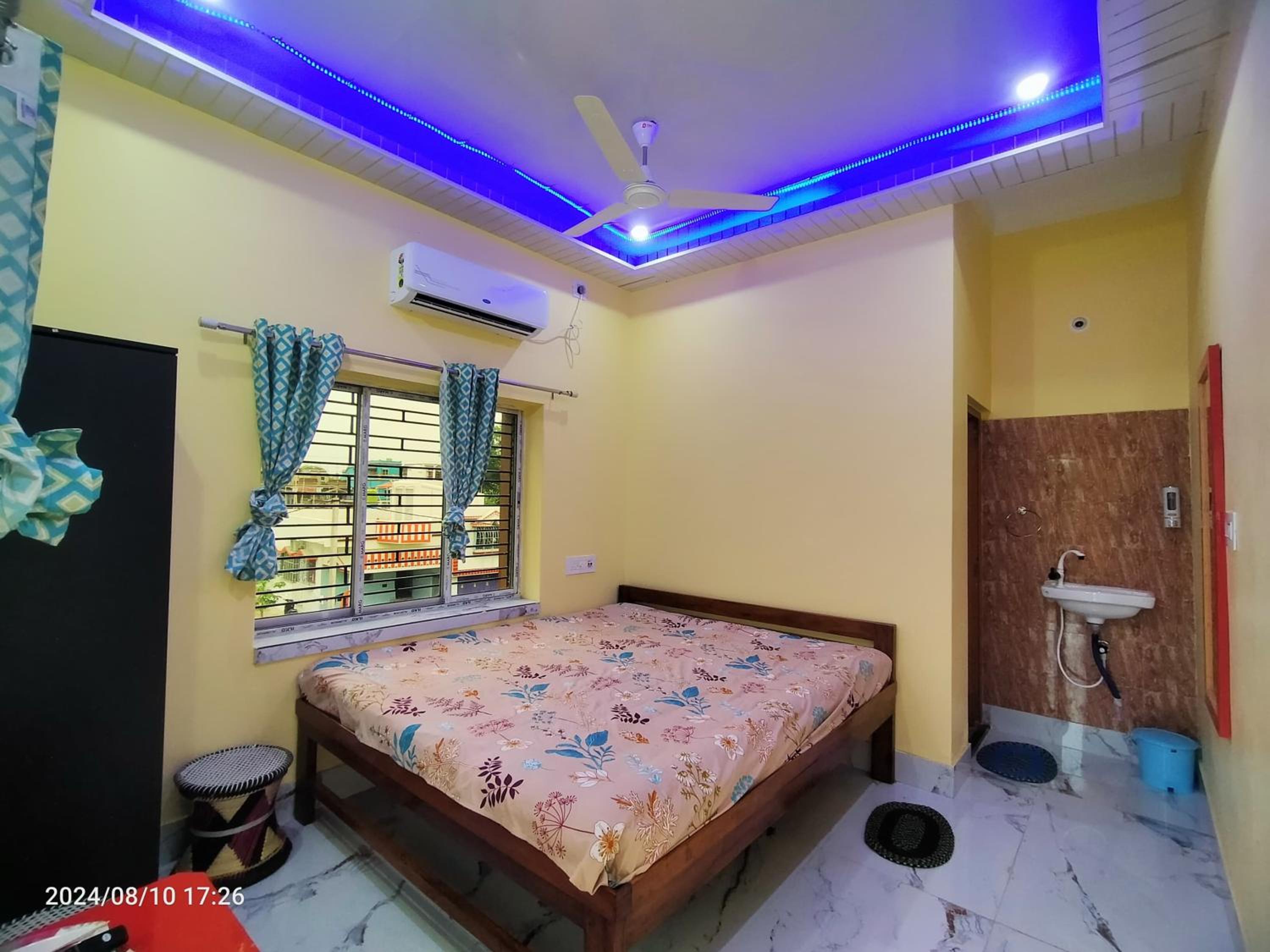 Deluxe Room (2 Adults + 1 Child) photo 1