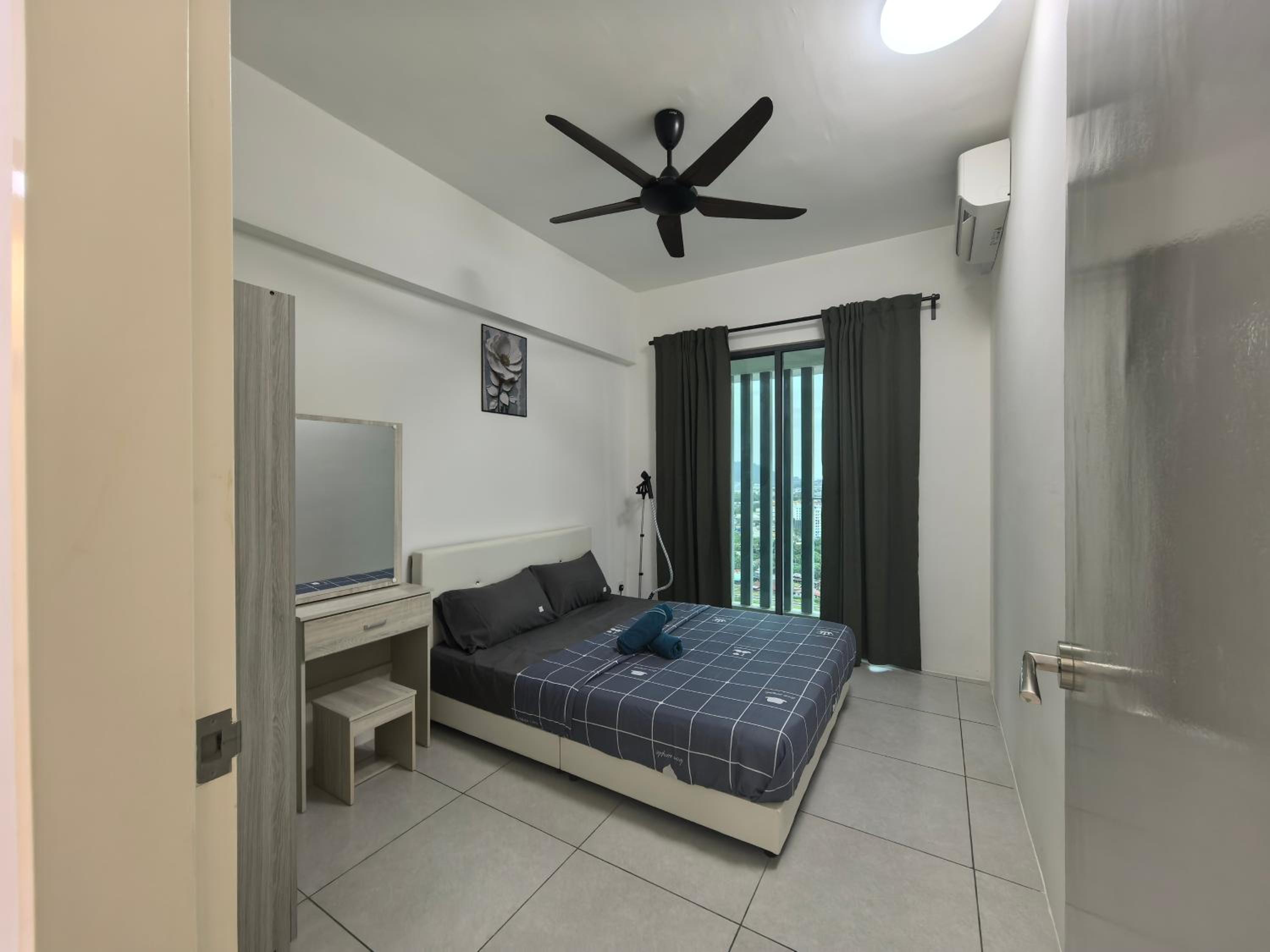 Three-Bedroom Apartment photo 2