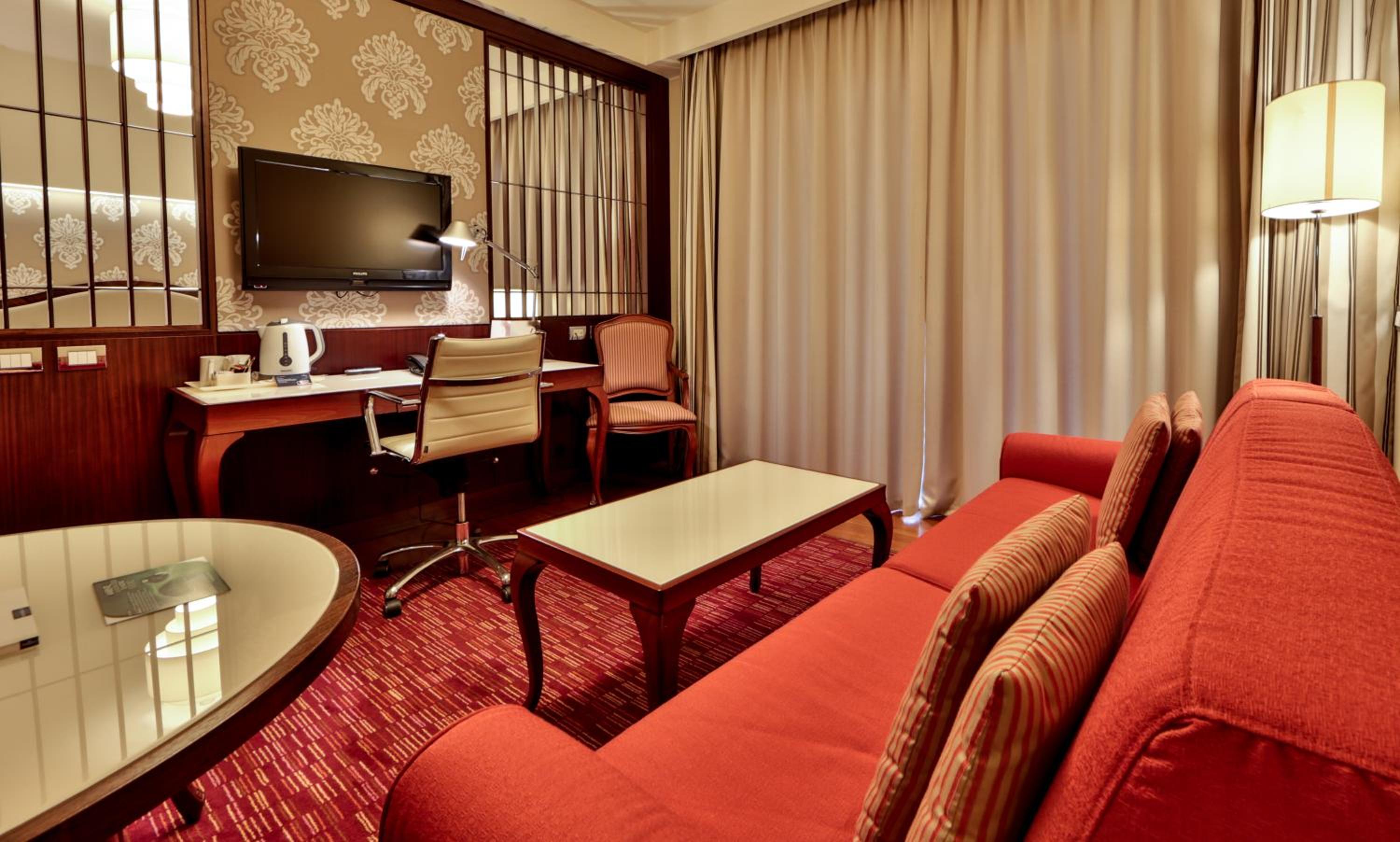 Junior Suite with Sofa Bed - Photo 4