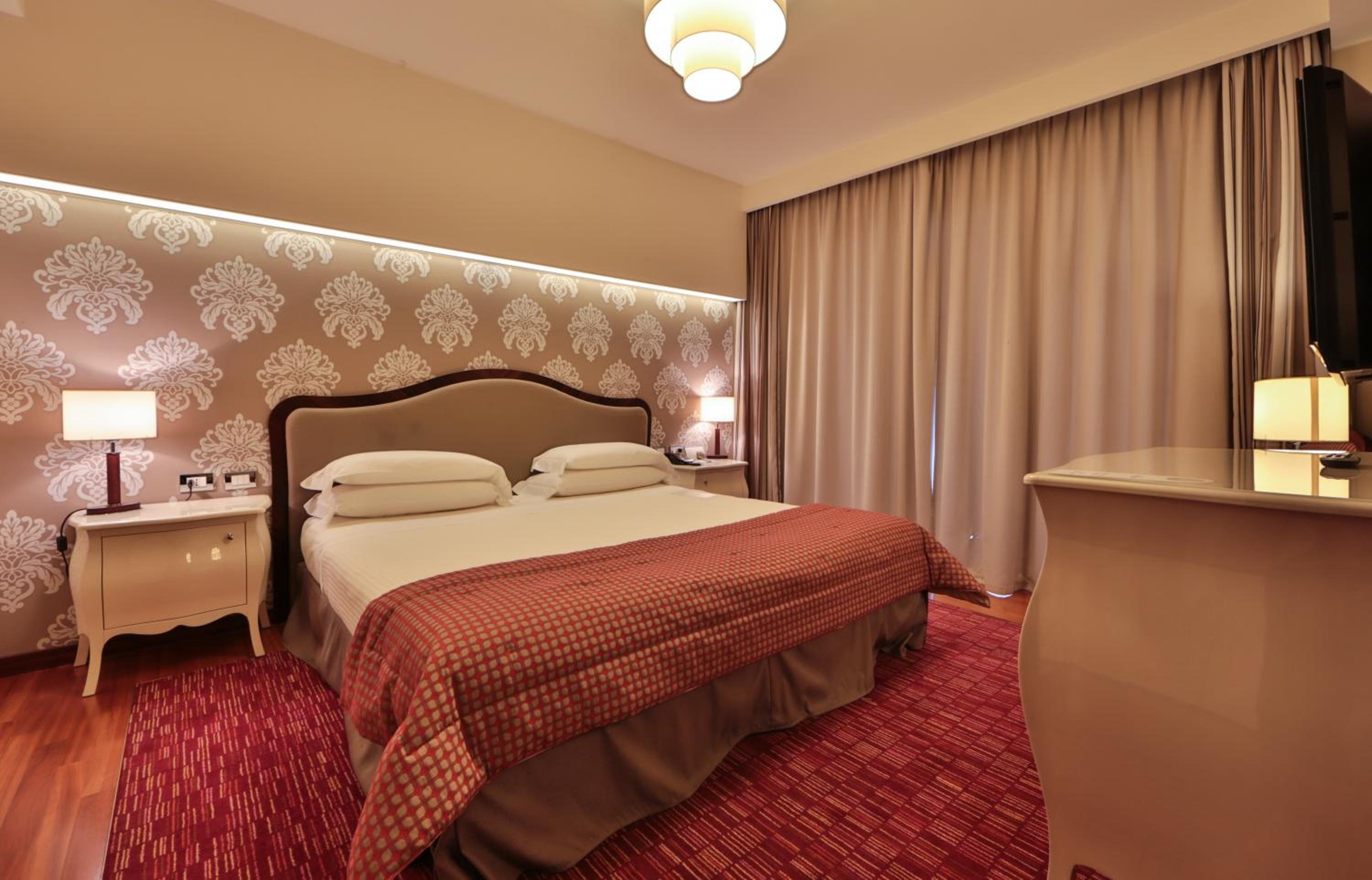 Junior Suite with Sofa Bed - Photo 1