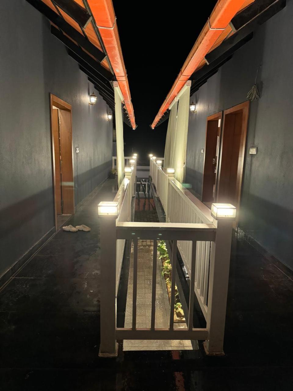 Deluxe Room - Photo 11