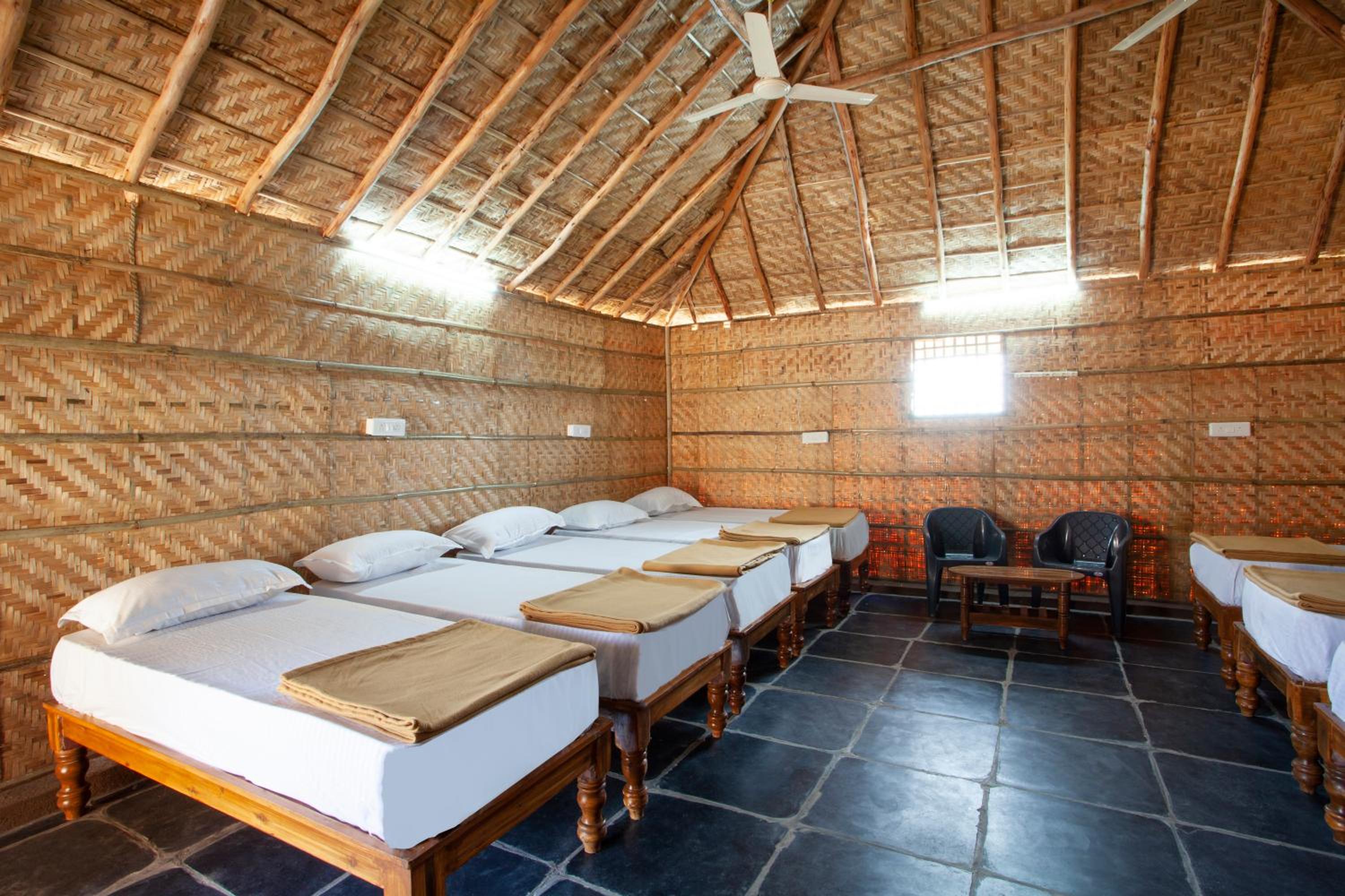 8-Bed Mixed Dormitory Room photo 3