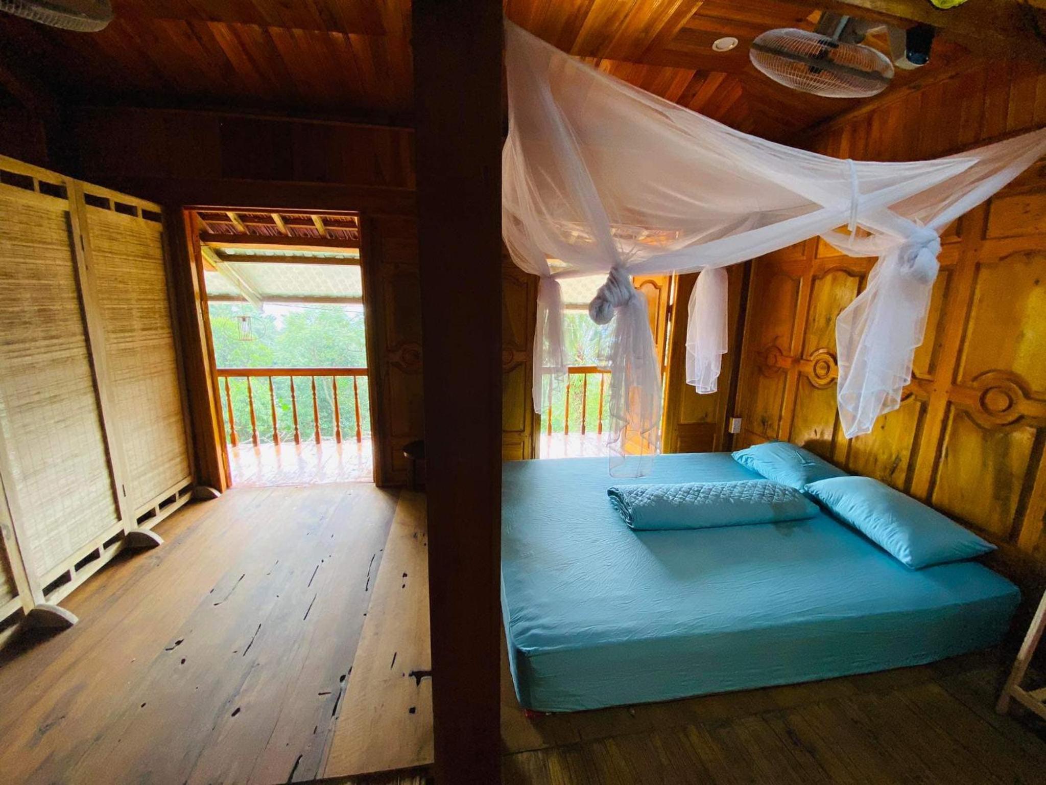 Double Room with Shared Bathroom photo 2