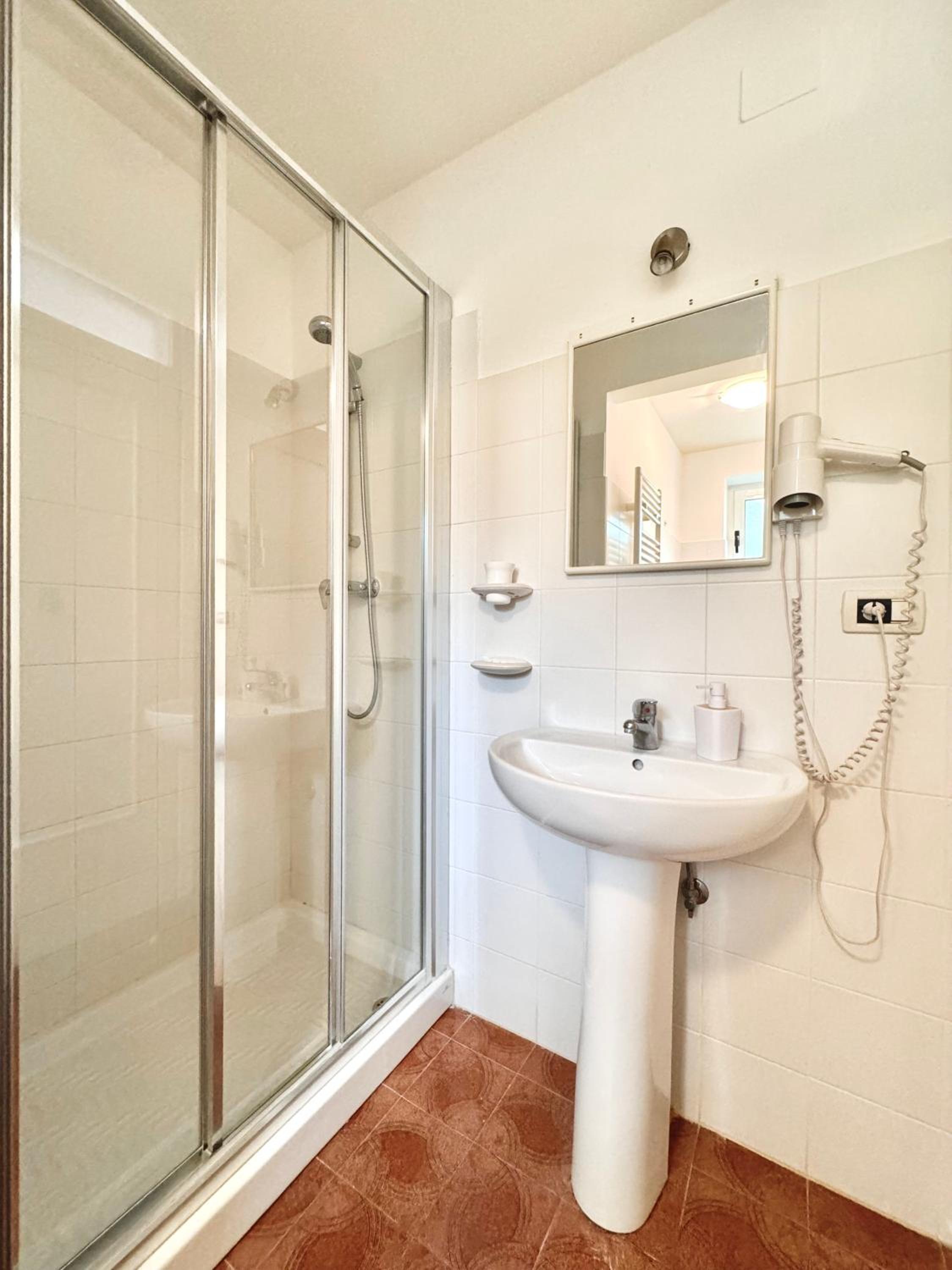 Basic Triple Room photo 3