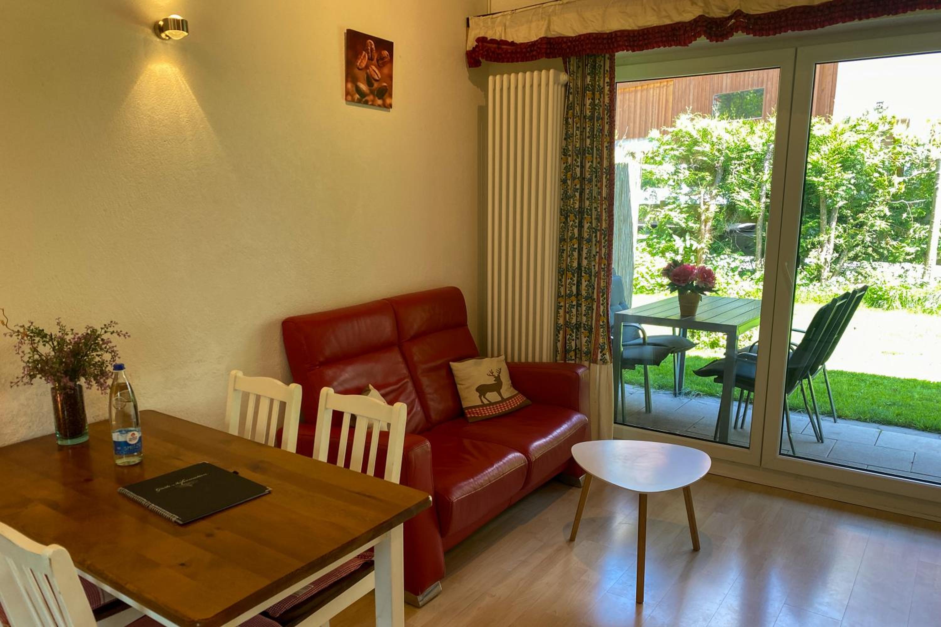 Deluxe Two-Bedroom Apartment with Garden View photo 3