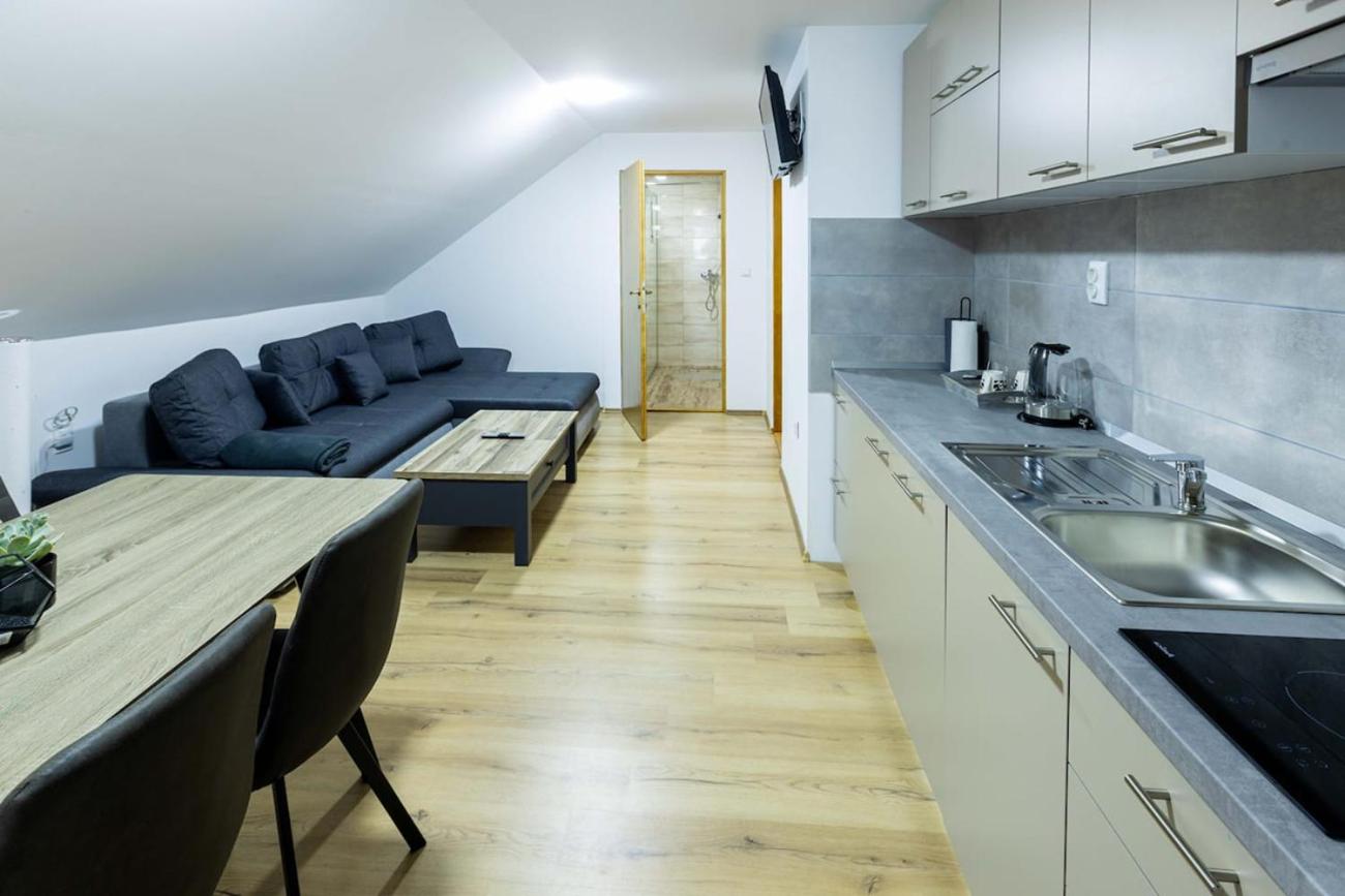 One-Bedroom Apartment photo 1