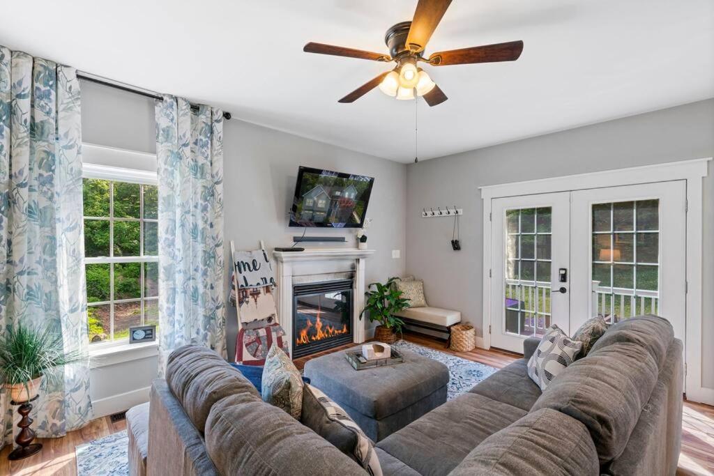 Six-Bedroom House photo 1