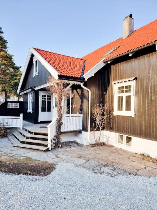 Seven-Bedroom House photo 2