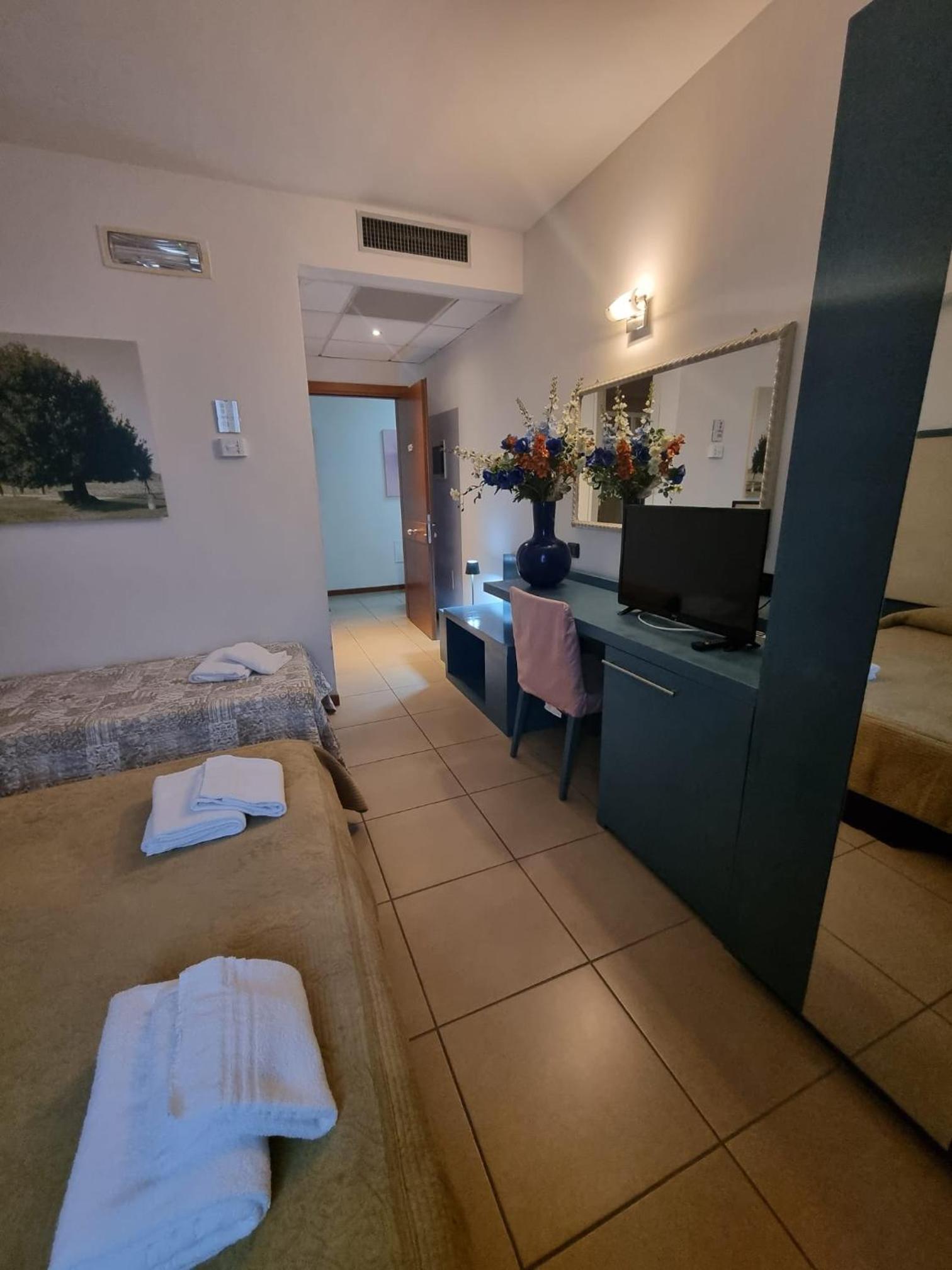 Triple Room with Private Bathroom photo 2
