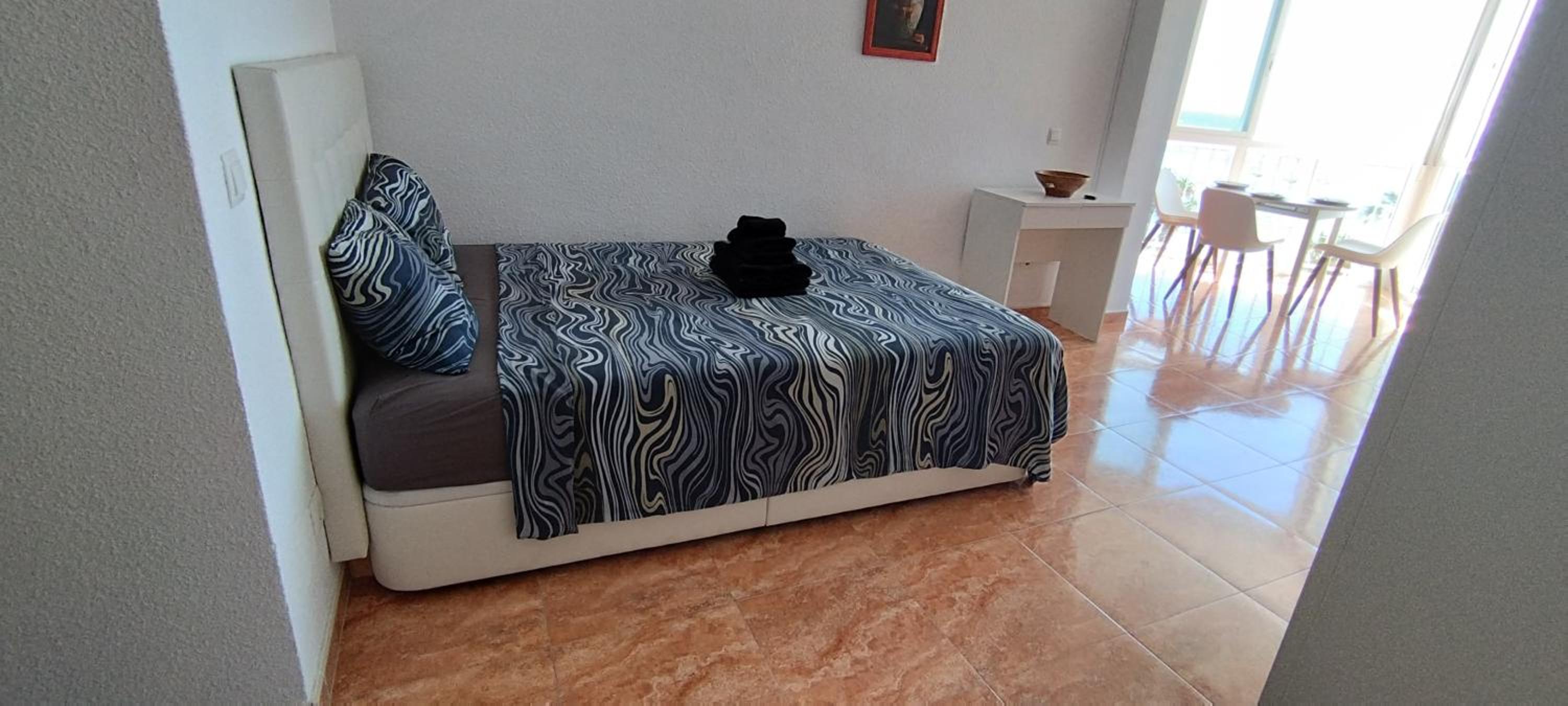Estudio con vista al mar