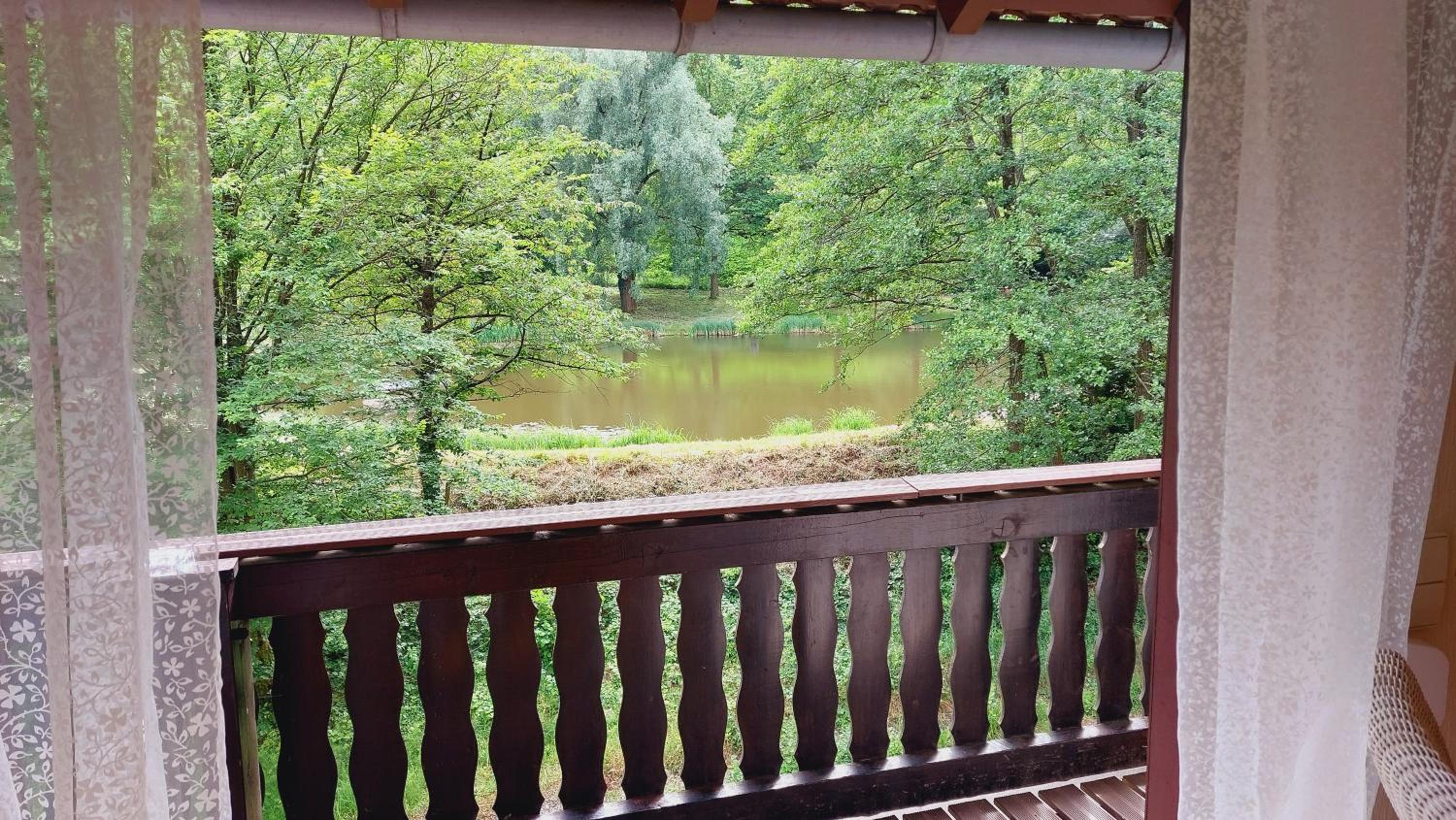 Apartment with Lake View - Photo 6