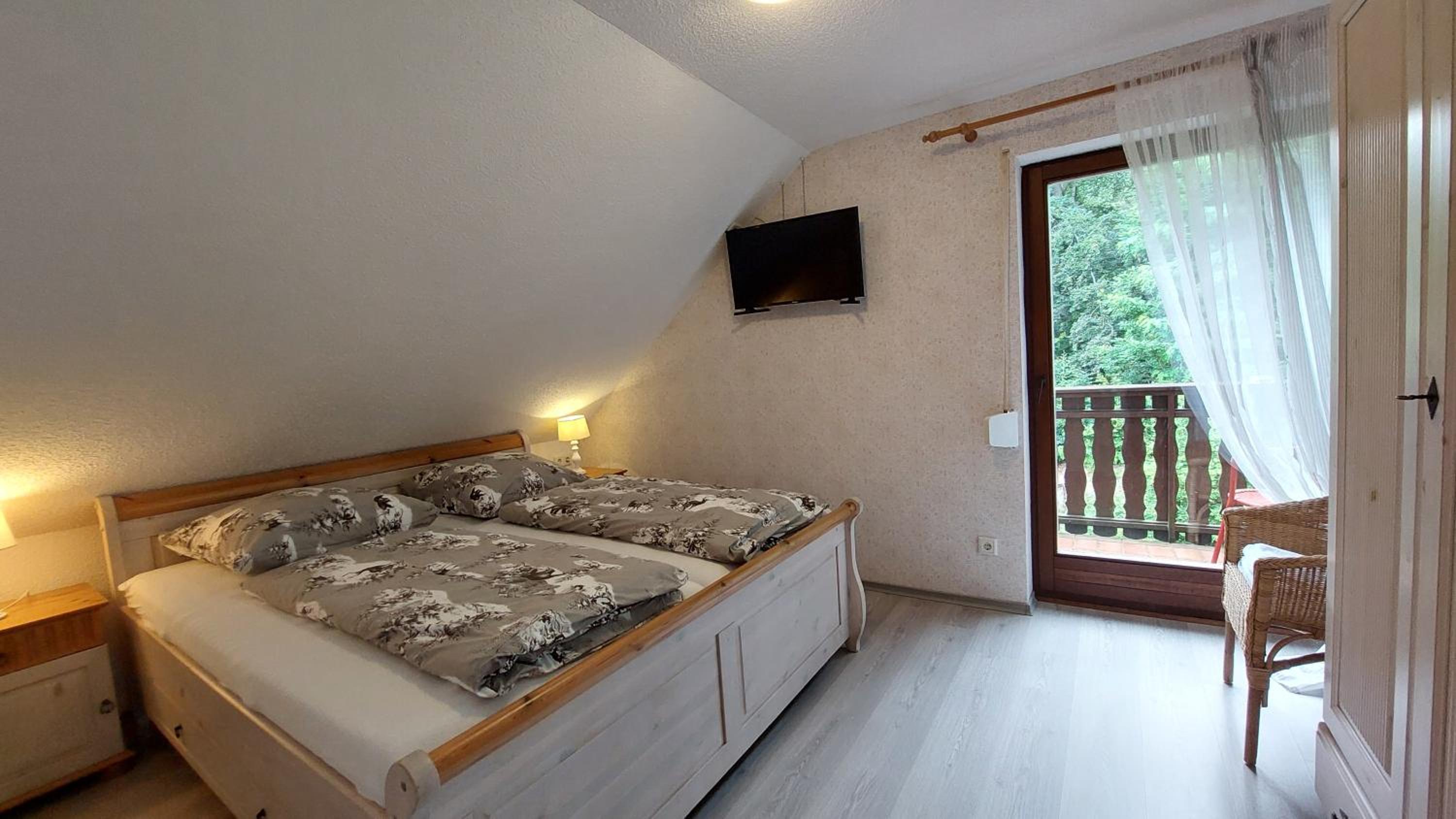 Apartment with Balcony - Photo 10