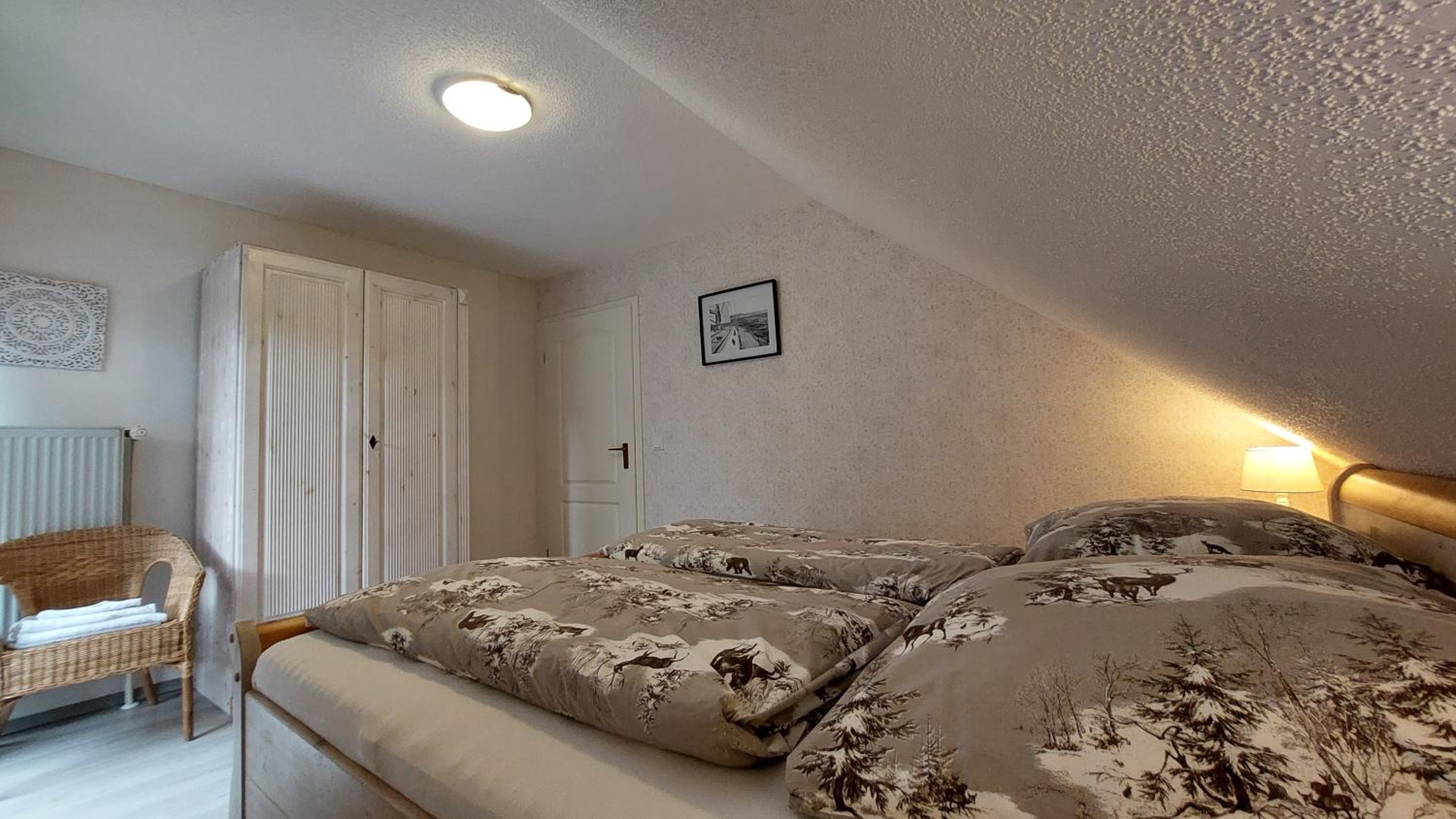 Apartment with Balcony - Photo 3