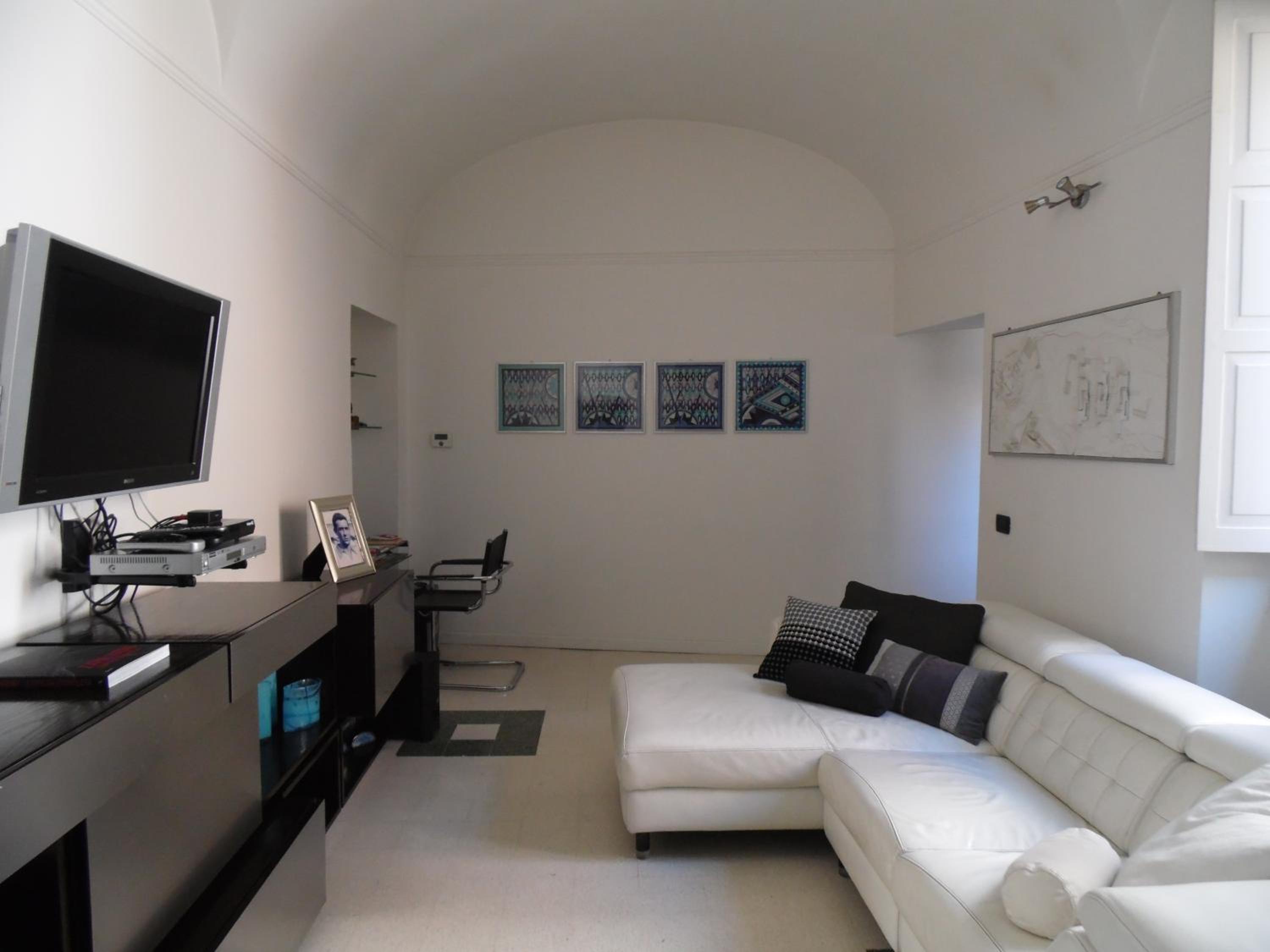 One-Bedroom Apartment photo 3