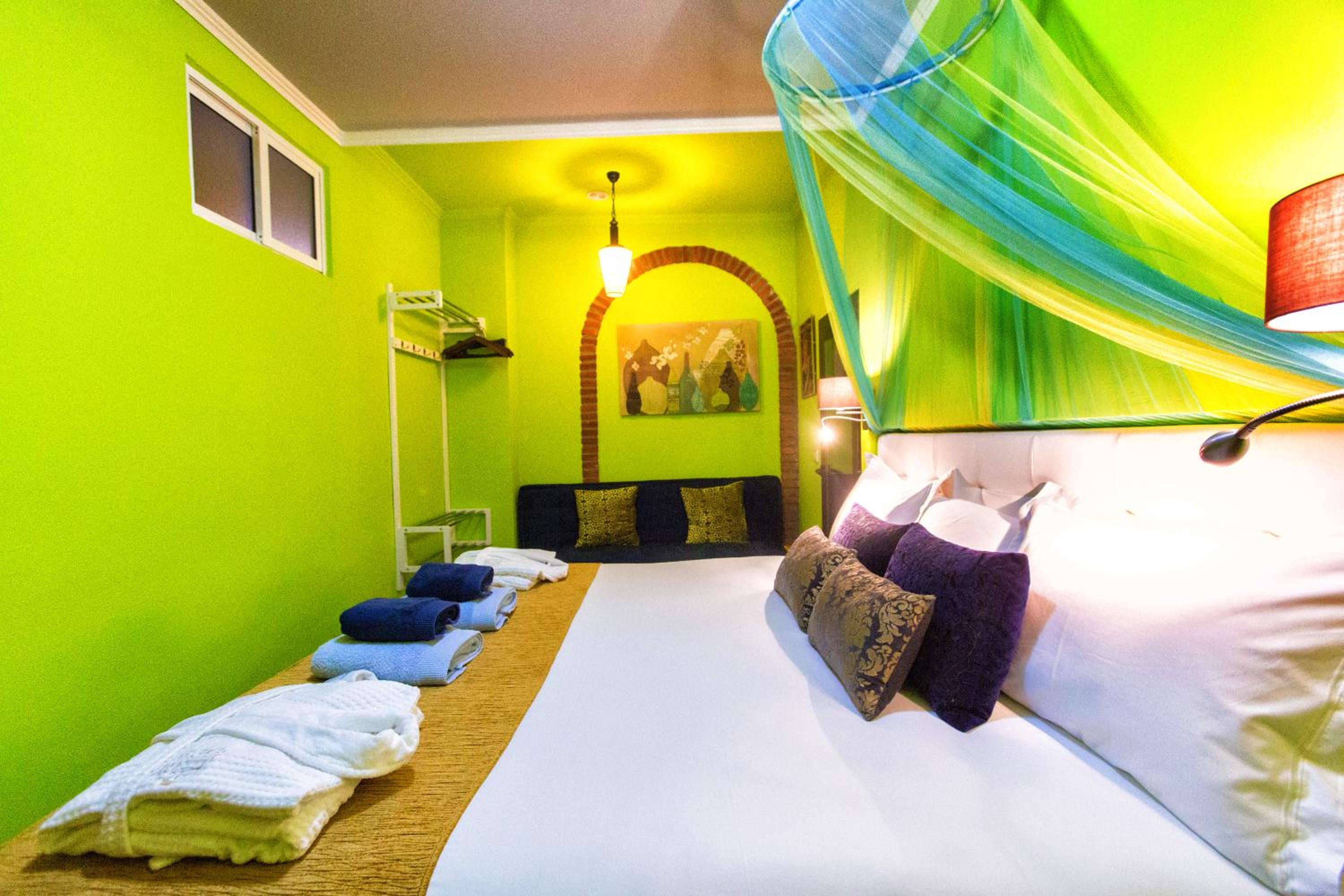 Two-Bedroom House (2-6 Adults) - Photo 48