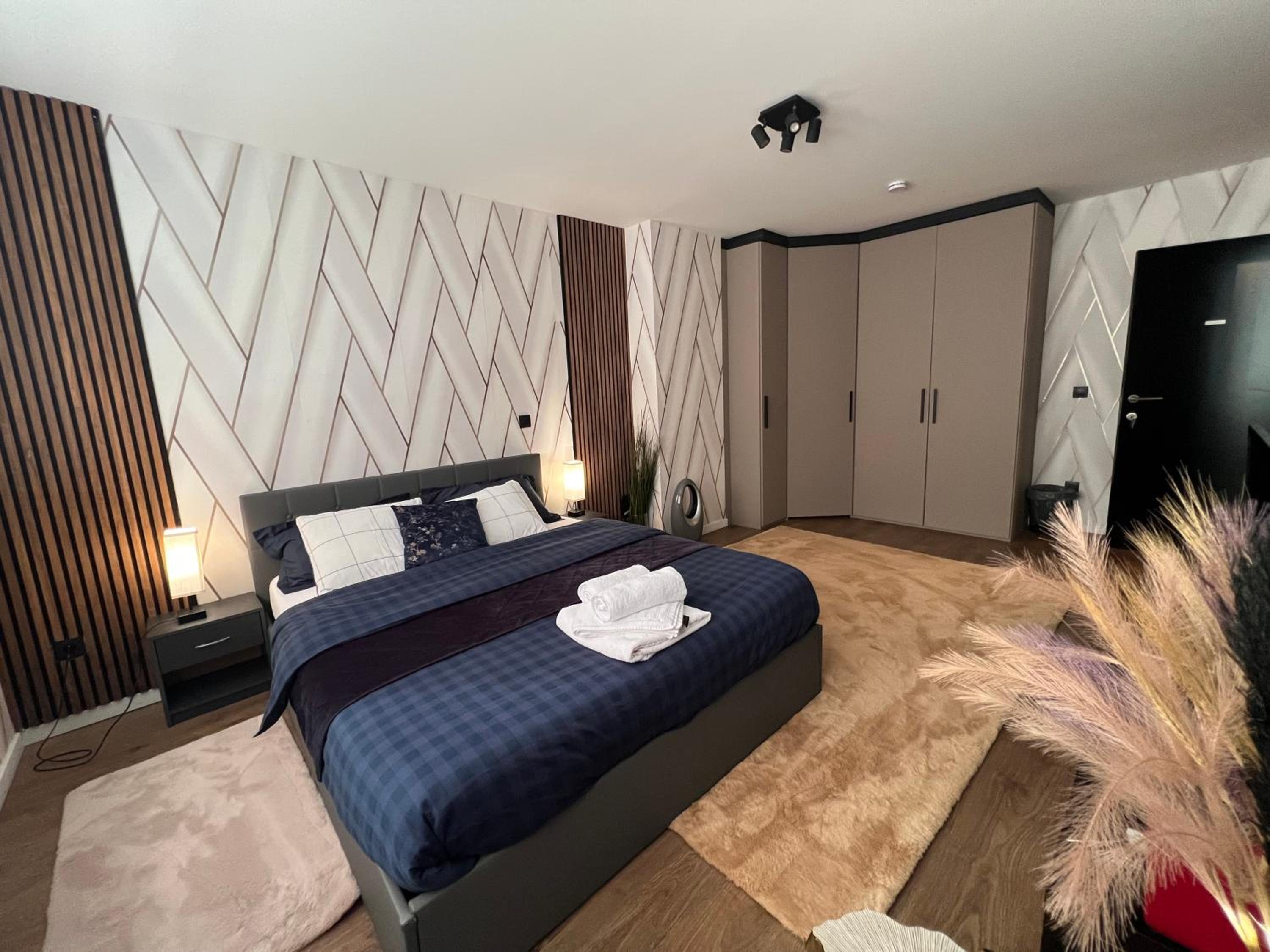 Deluxe Double Room (2 Adults + 1 Child) photo 3