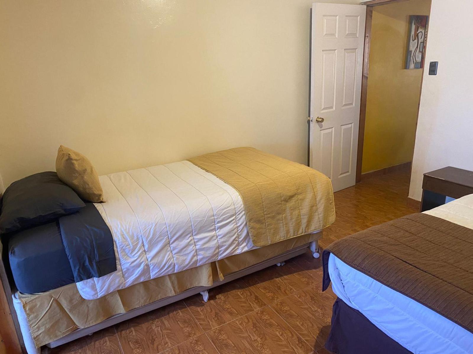 Triple Room With Shared Bathroom photo 2