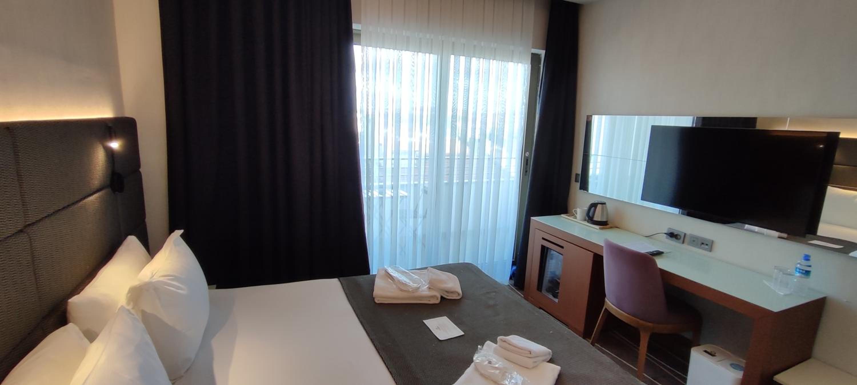 Premium Balcony Room thumbnail 6